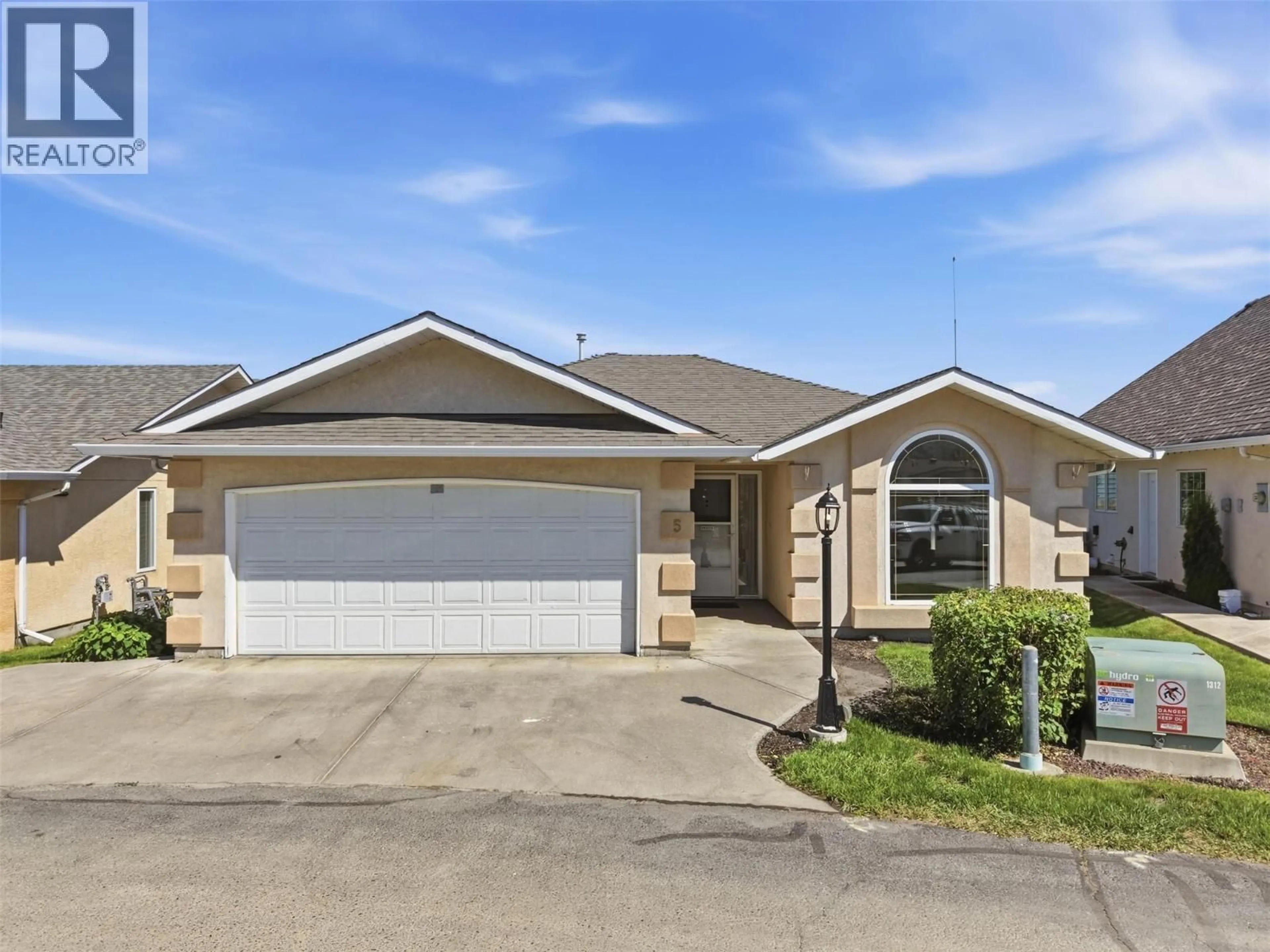 Home with vinyl exterior material, street for 5 - 723 SINGH STREET, Kamloops British Columbia V2C5C5