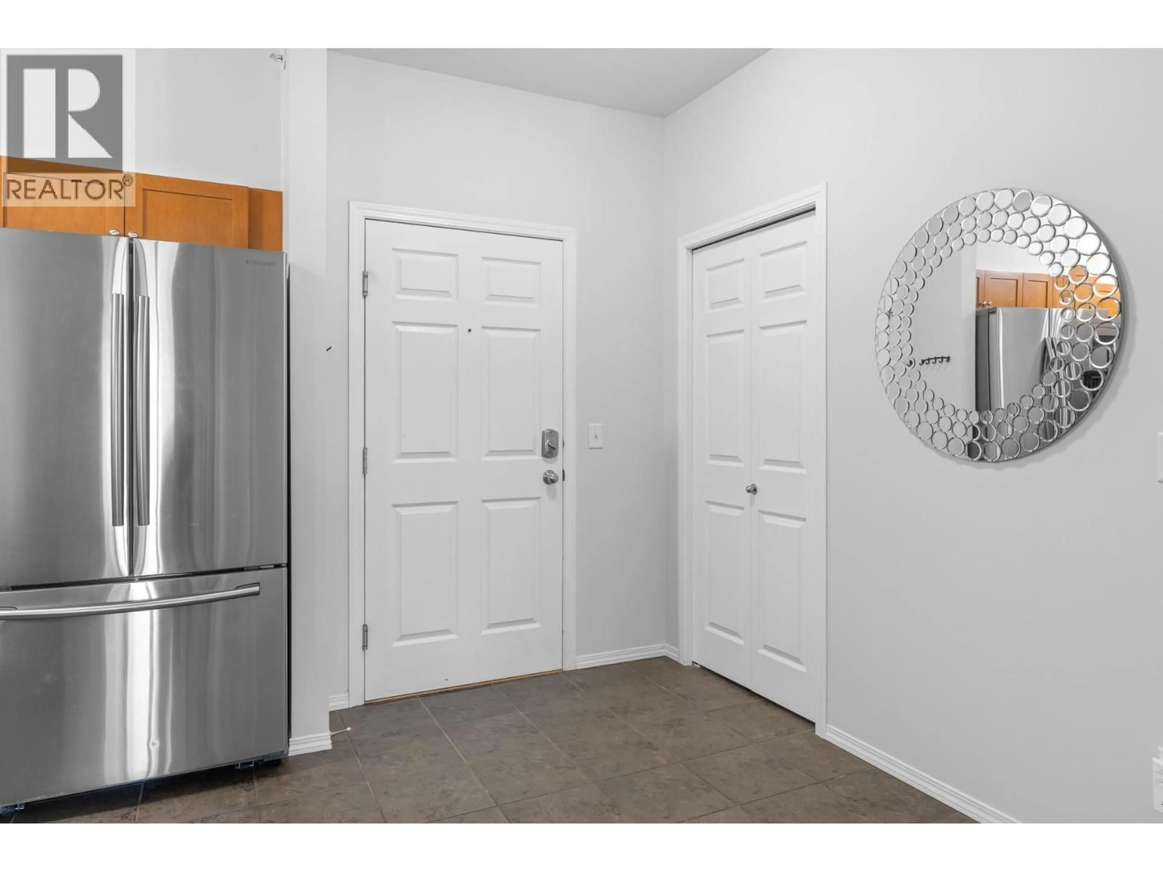 Indoor entryway for 2514 - 1873 COUNTRY CLUB DRIVE, Kelowna British Columbia V1V2W6