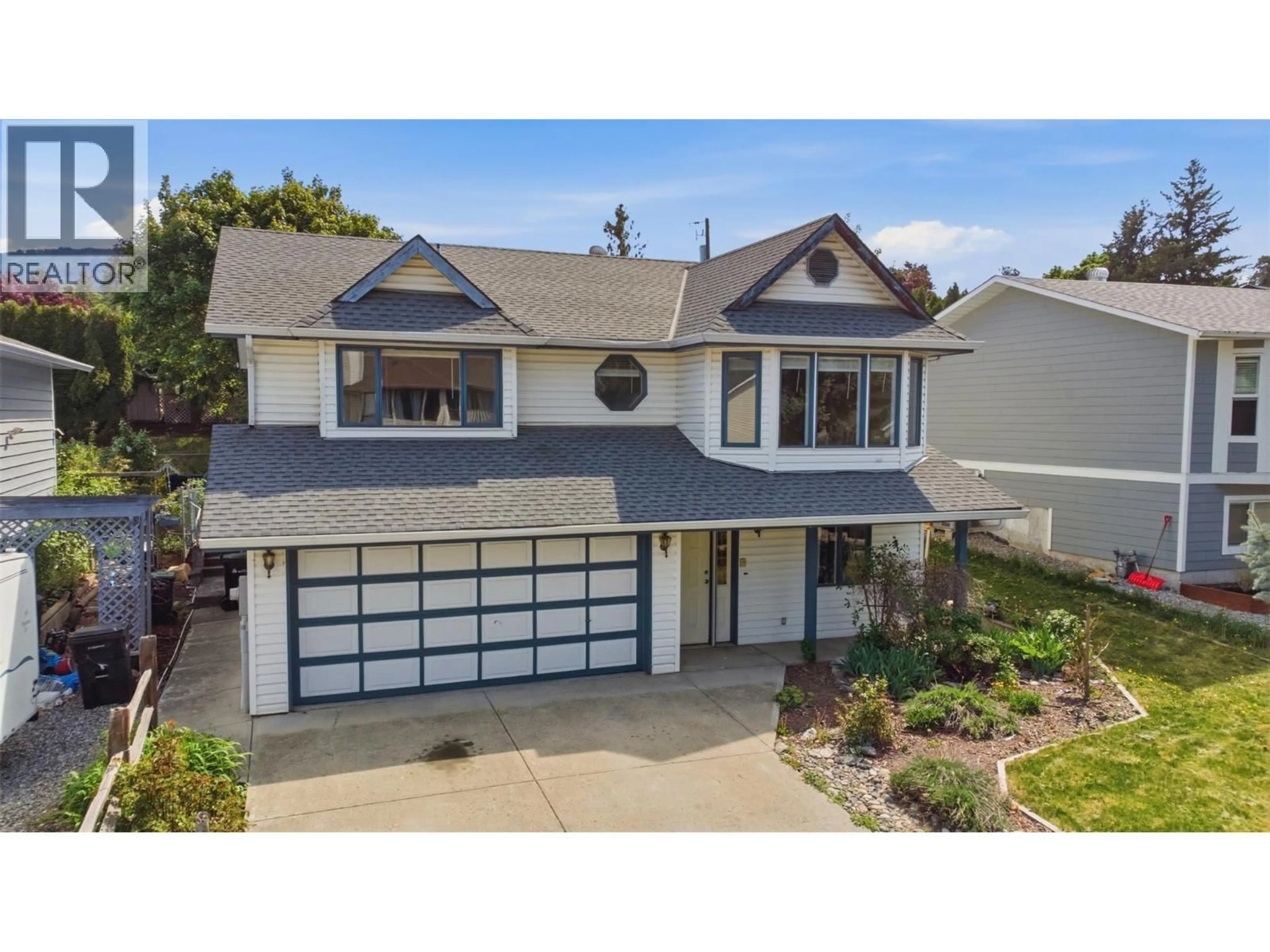 Home with vinyl exterior material, street for 4205 17 STREET, Vernon British Columbia V1T8R7