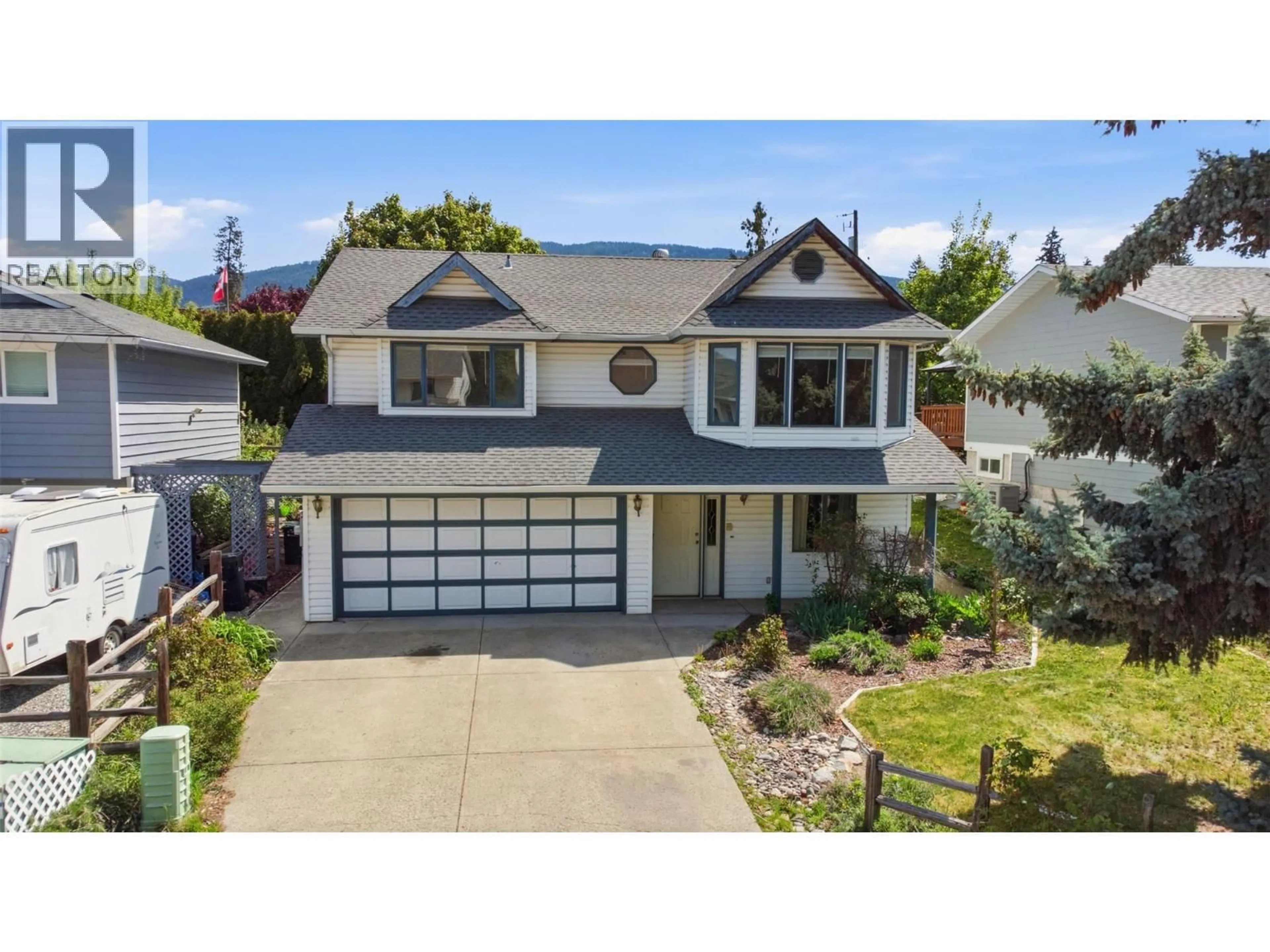 A pic from outside/outdoor area/front of a property/back of a property/a pic from drone, street for 4205 17 STREET, Vernon British Columbia V1T8R7