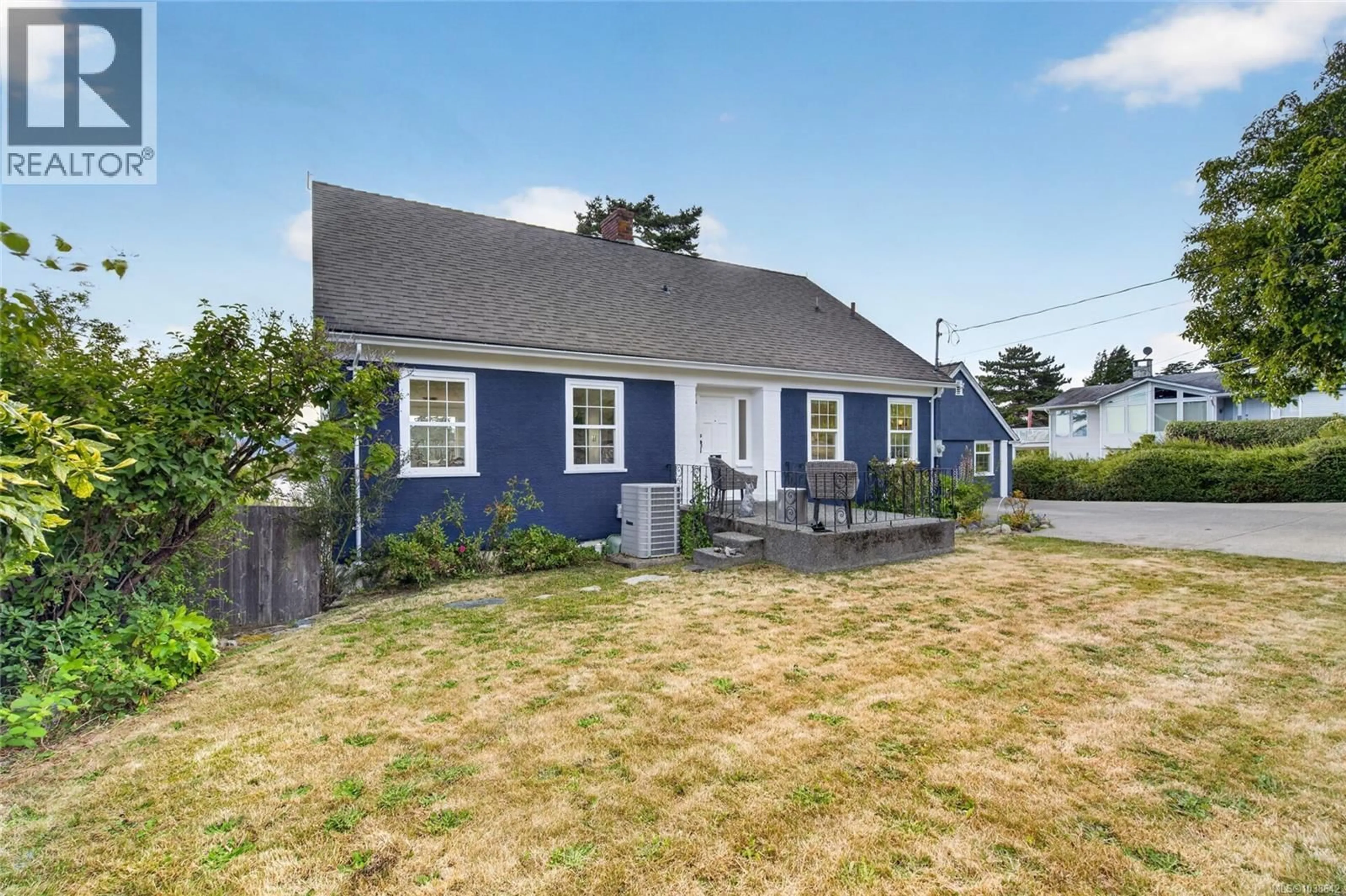 Home with vinyl exterior material, street for 436 CONSTANCE AVENUE, Esquimalt British Columbia V9A6N3