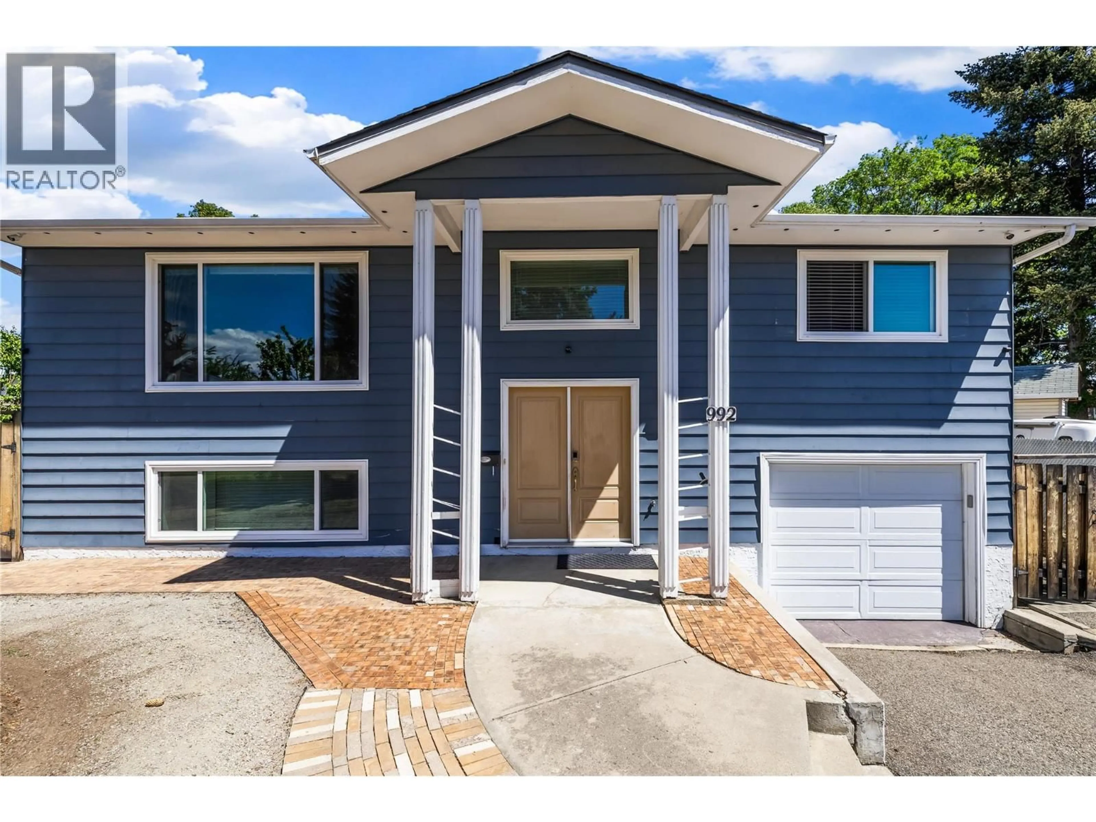 Home with vinyl exterior material, street for 992 GRENFELL COURT, Kelowna British Columbia V1Y8C5