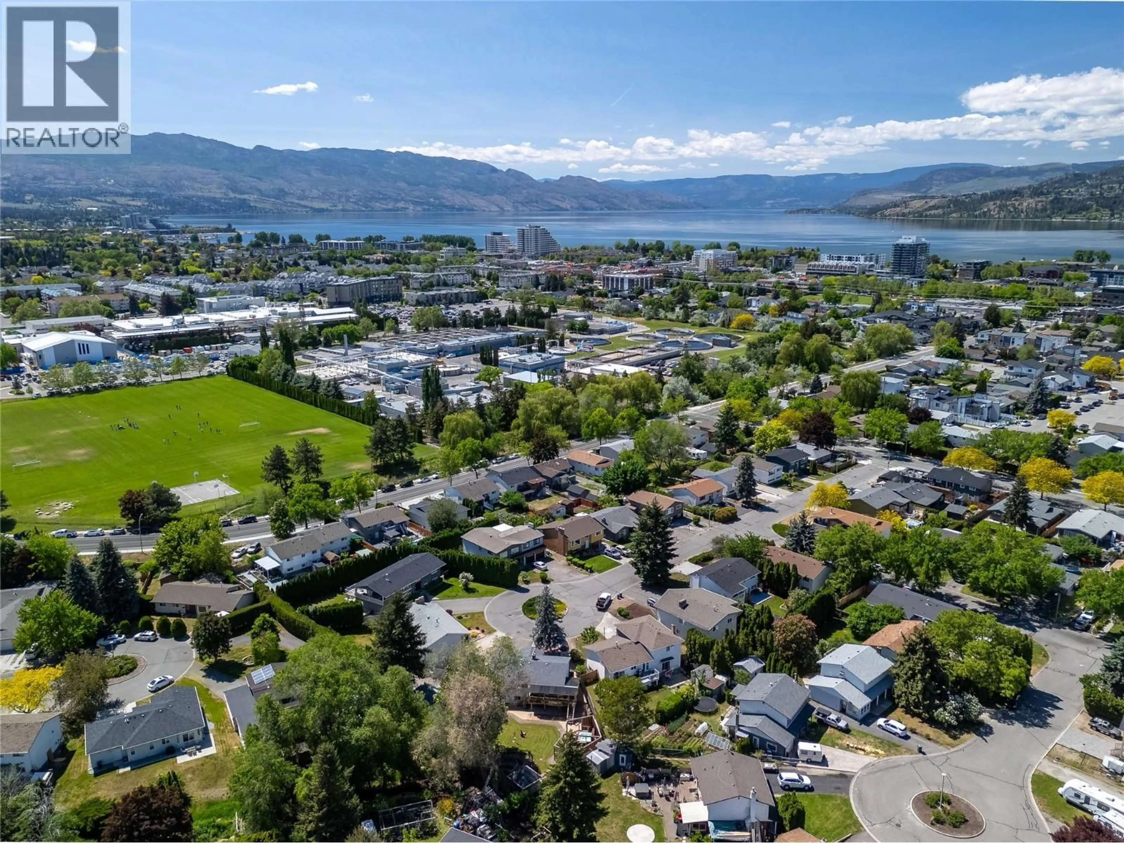 A pic from outside/outdoor area/front of a property/back of a property/a pic from drone, mountain view for 992 GRENFELL COURT, Kelowna British Columbia V1Y8C5