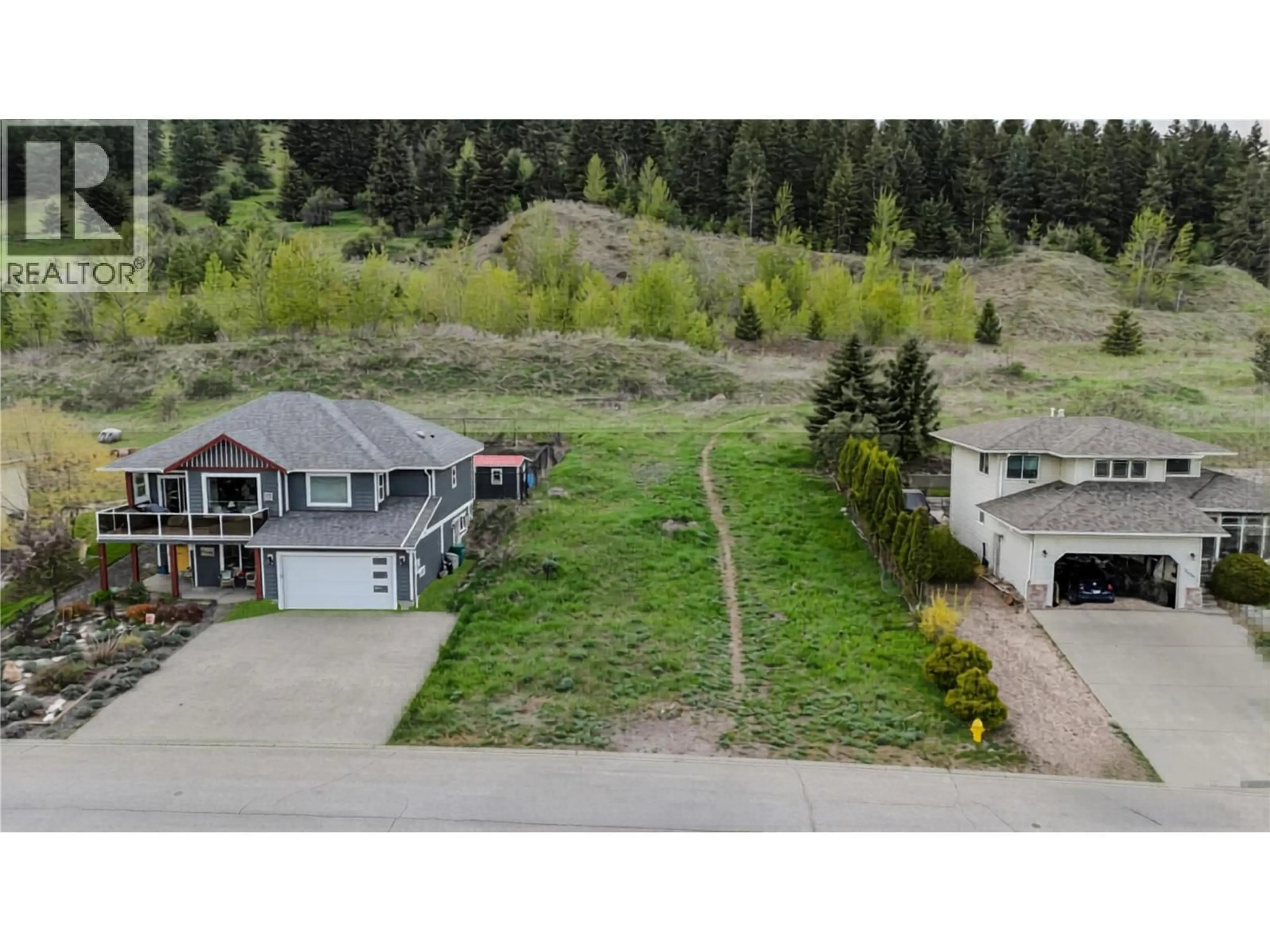 A pic from outside/outdoor area/front of a property/back of a property/a pic from drone, mountain view for 2000 MOUNTAIN VIEW AVENUE, Lumby British Columbia V0E2G0