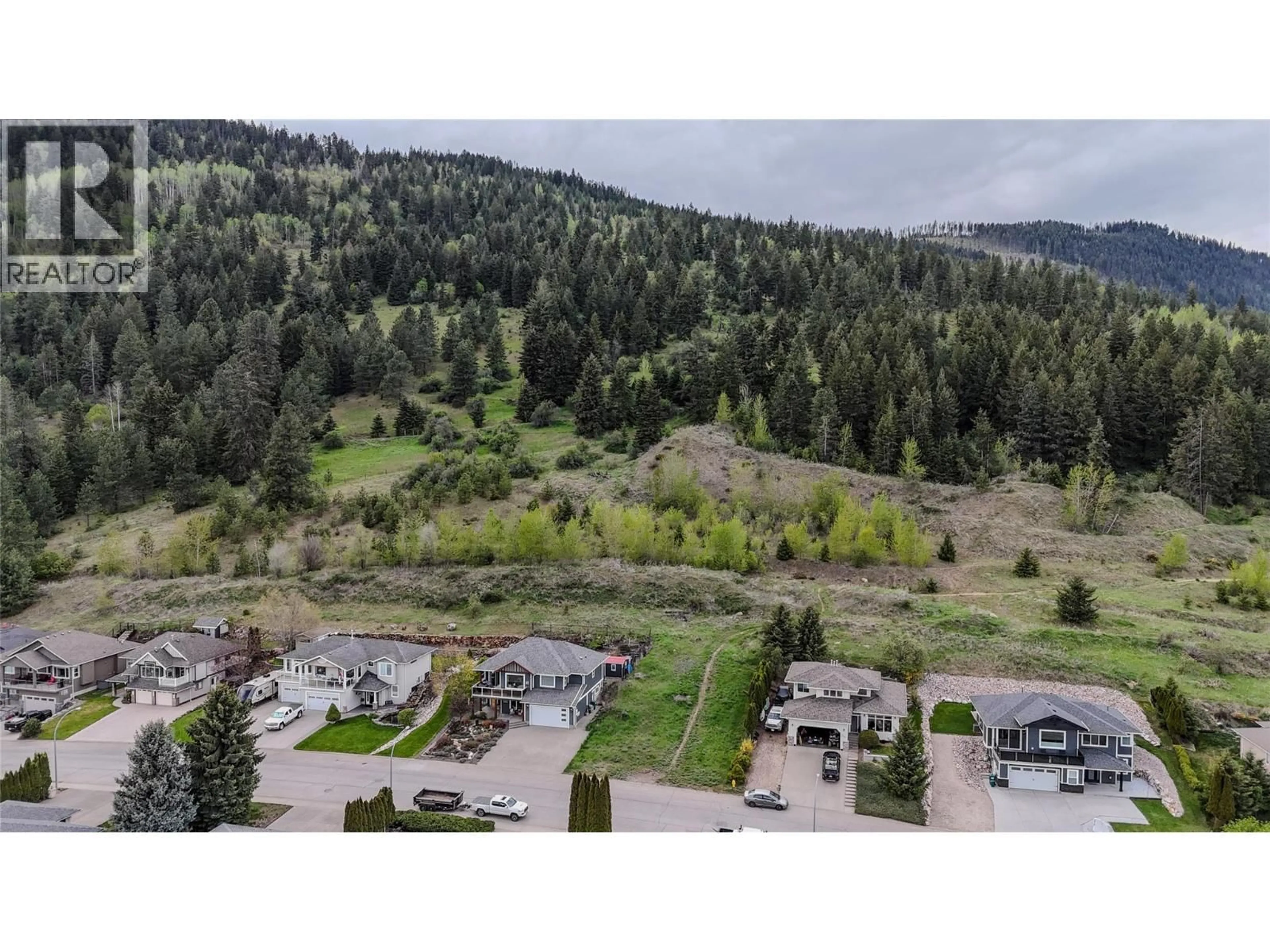 A pic from outside/outdoor area/front of a property/back of a property/a pic from drone, unknown for 2000 MOUNTAIN VIEW AVENUE, Lumby British Columbia V0E2G0