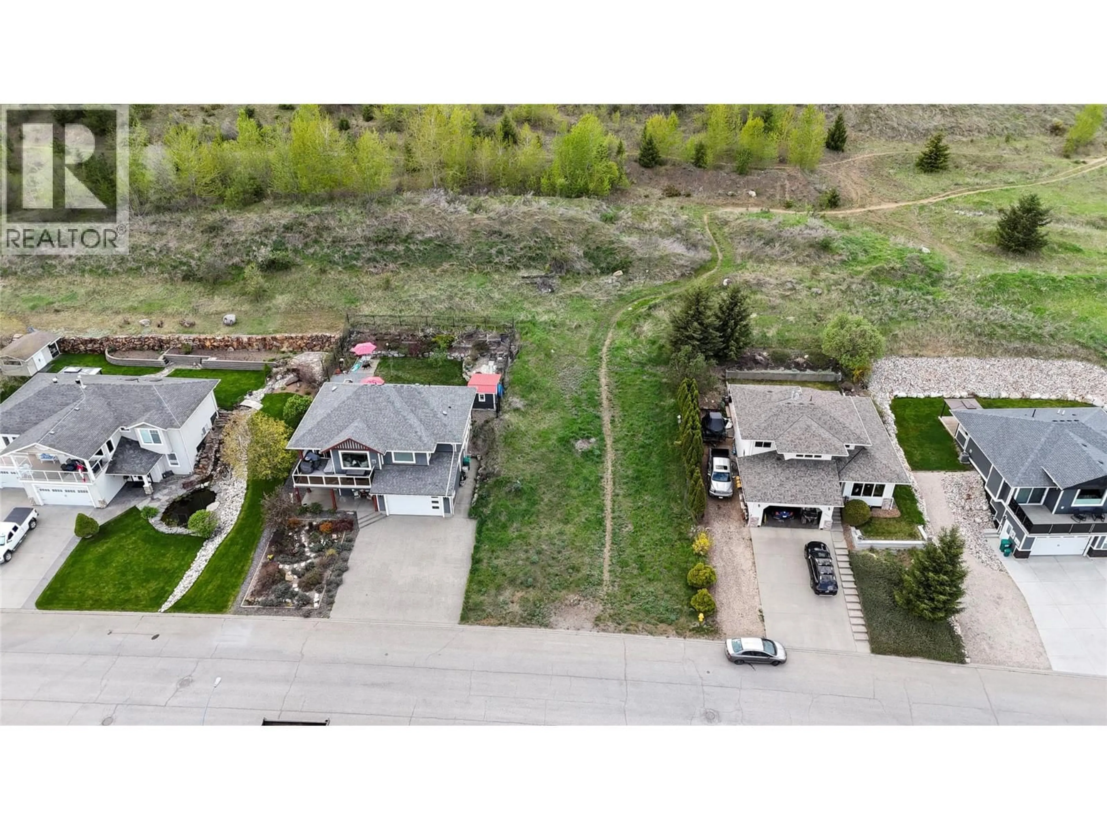 A pic from outside/outdoor area/front of a property/back of a property/a pic from drone, street for 2000 MOUNTAIN VIEW AVENUE, Lumby British Columbia V0E2G0