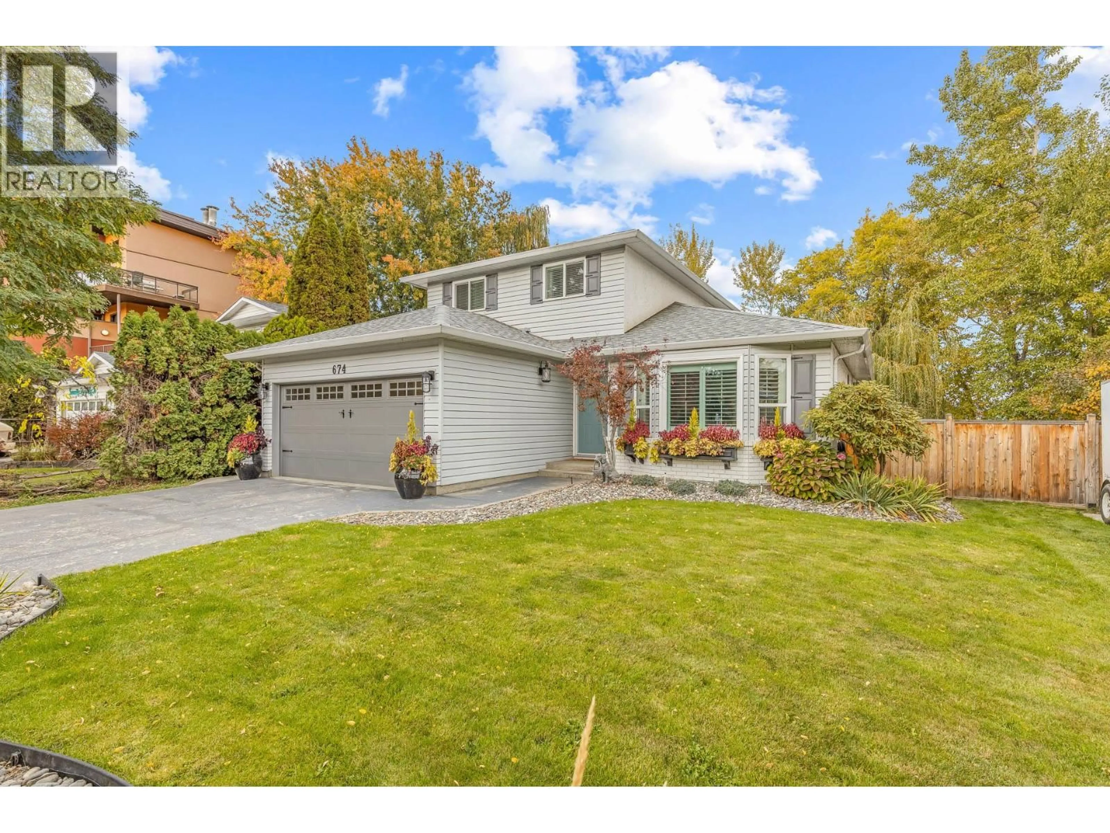 Home with vinyl exterior material, street for 674 COOK ROAD, Kelowna British Columbia V1W3G7