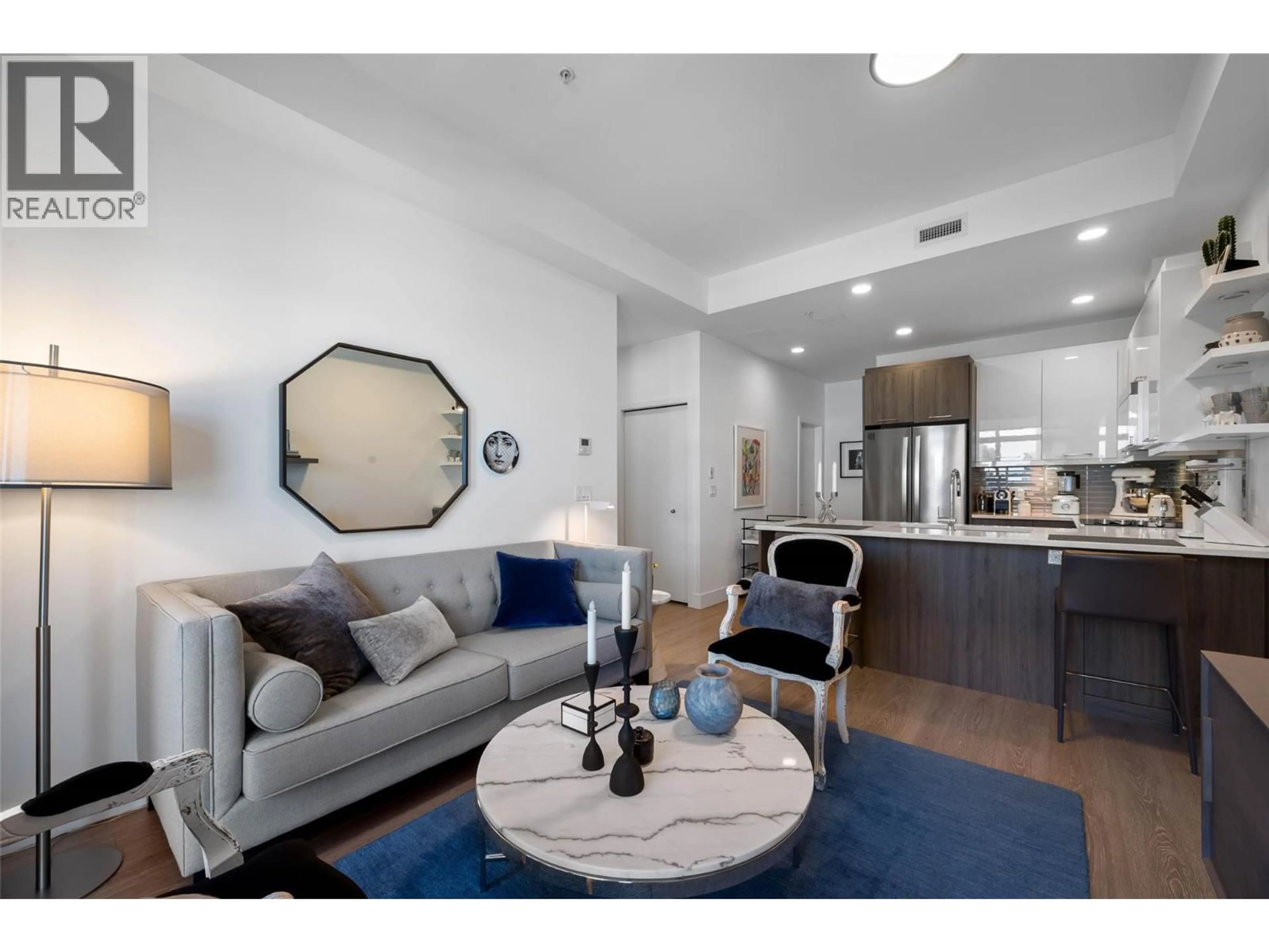 Living room with furniture, unknown for 304 - 885 UNIVERSITY DRIVE, Kamloops British Columbia V2C5N3