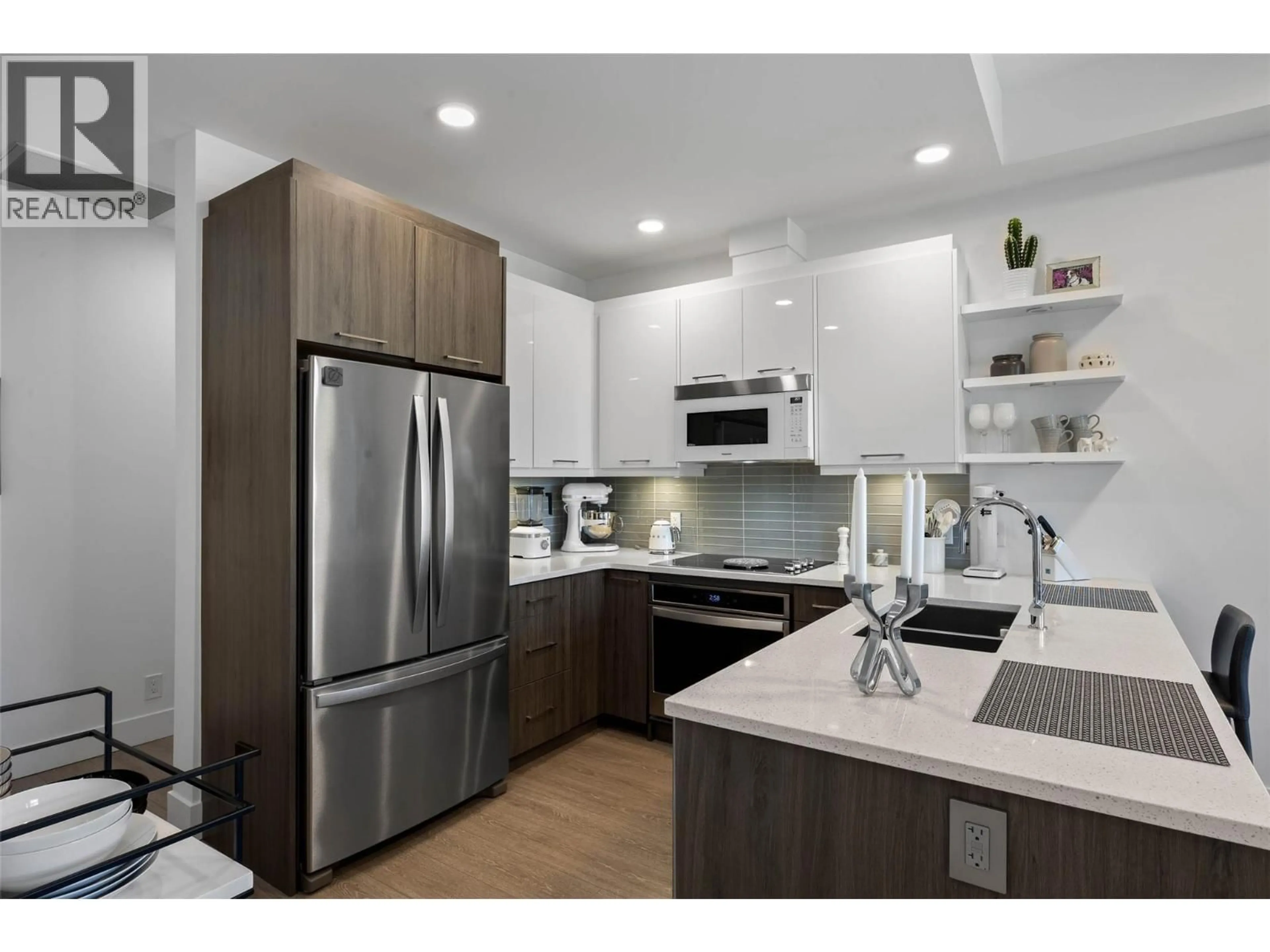 Open concept kitchen, unknown for 304 - 885 UNIVERSITY DRIVE, Kamloops British Columbia V2C5N3