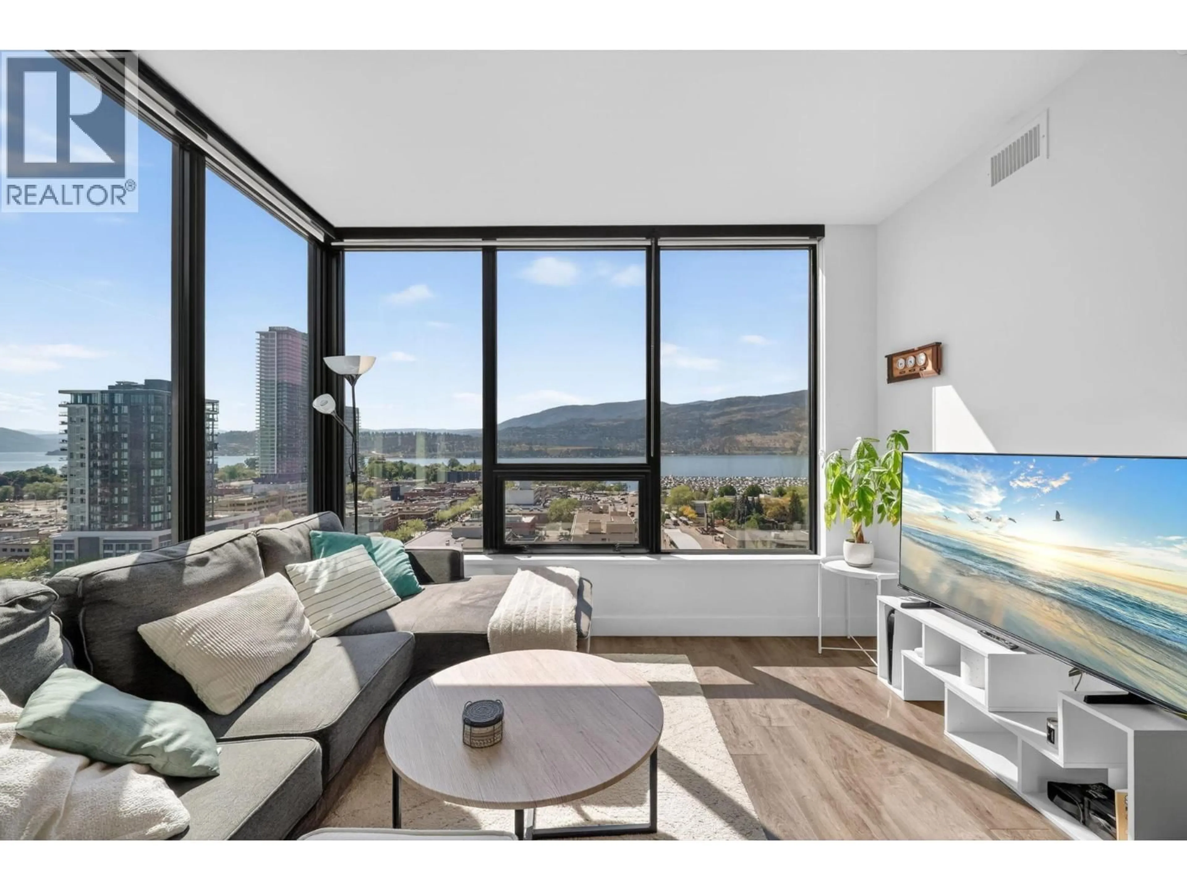 Living room with furniture, unknown for 1505 - 1471 ST PAUL STREET, Kelowna British Columbia V1Y2E4
