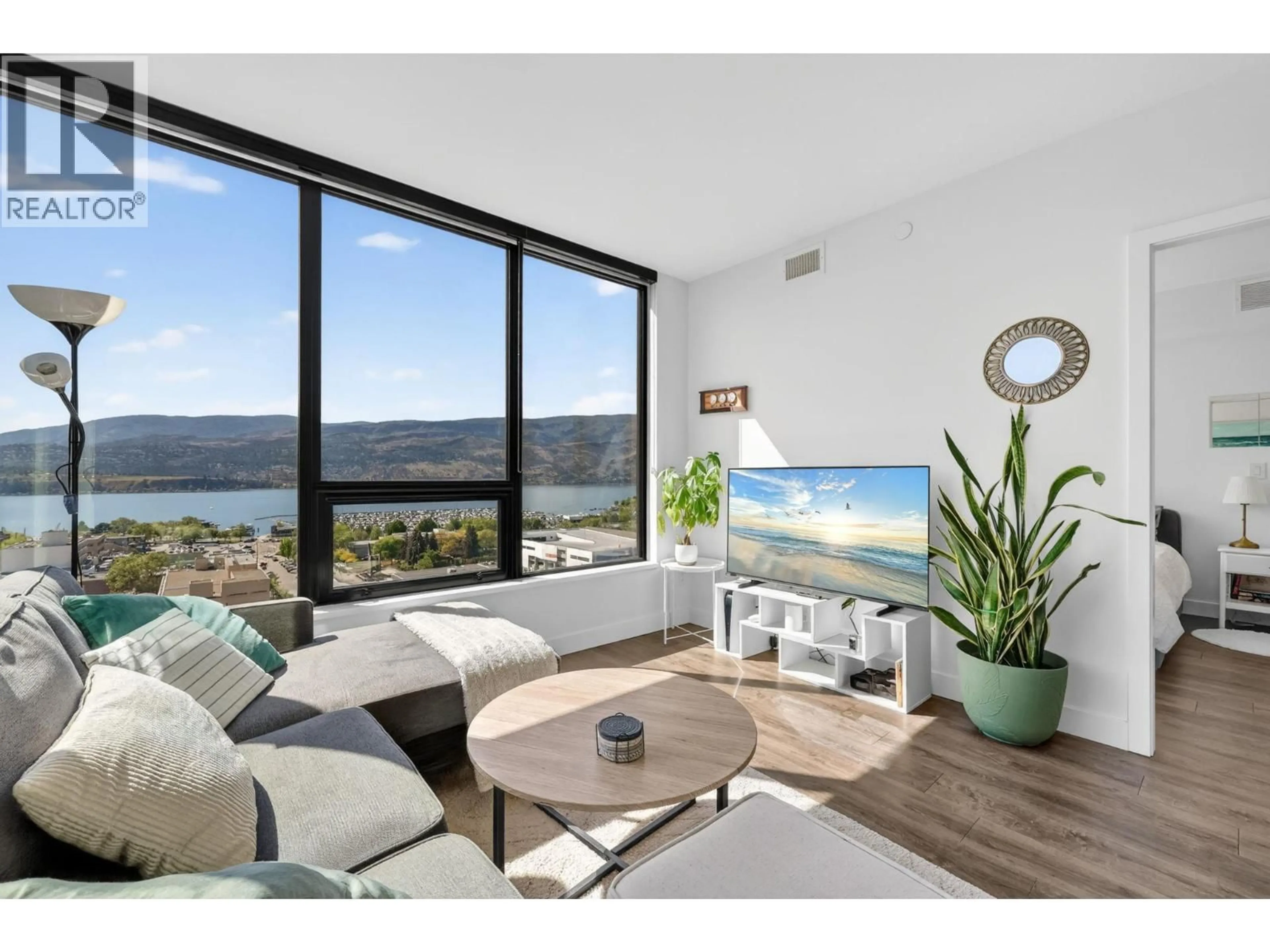 Living room with furniture, unknown for 1505 - 1471 ST PAUL STREET, Kelowna British Columbia V1Y2E4