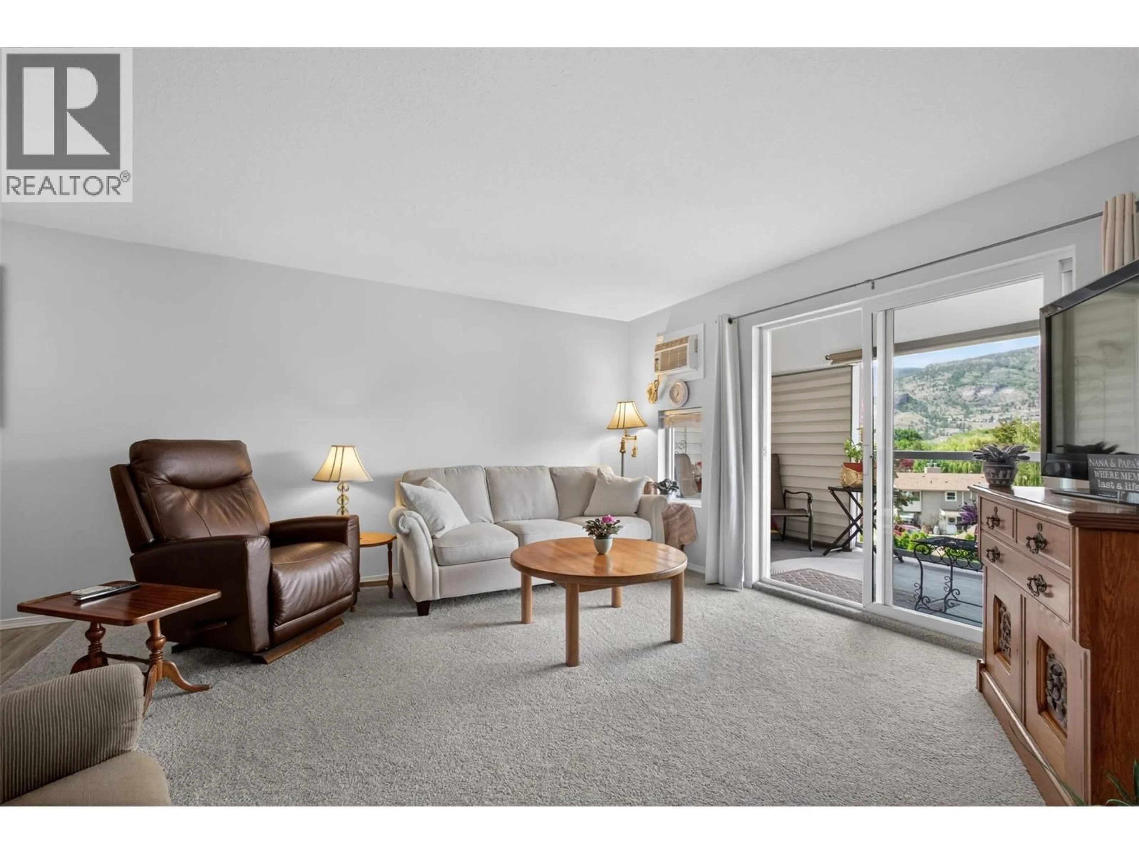 Living room with furniture, unknown for 307 - 298 YORKTON AVENUE, Penticton British Columbia V2A3V5
