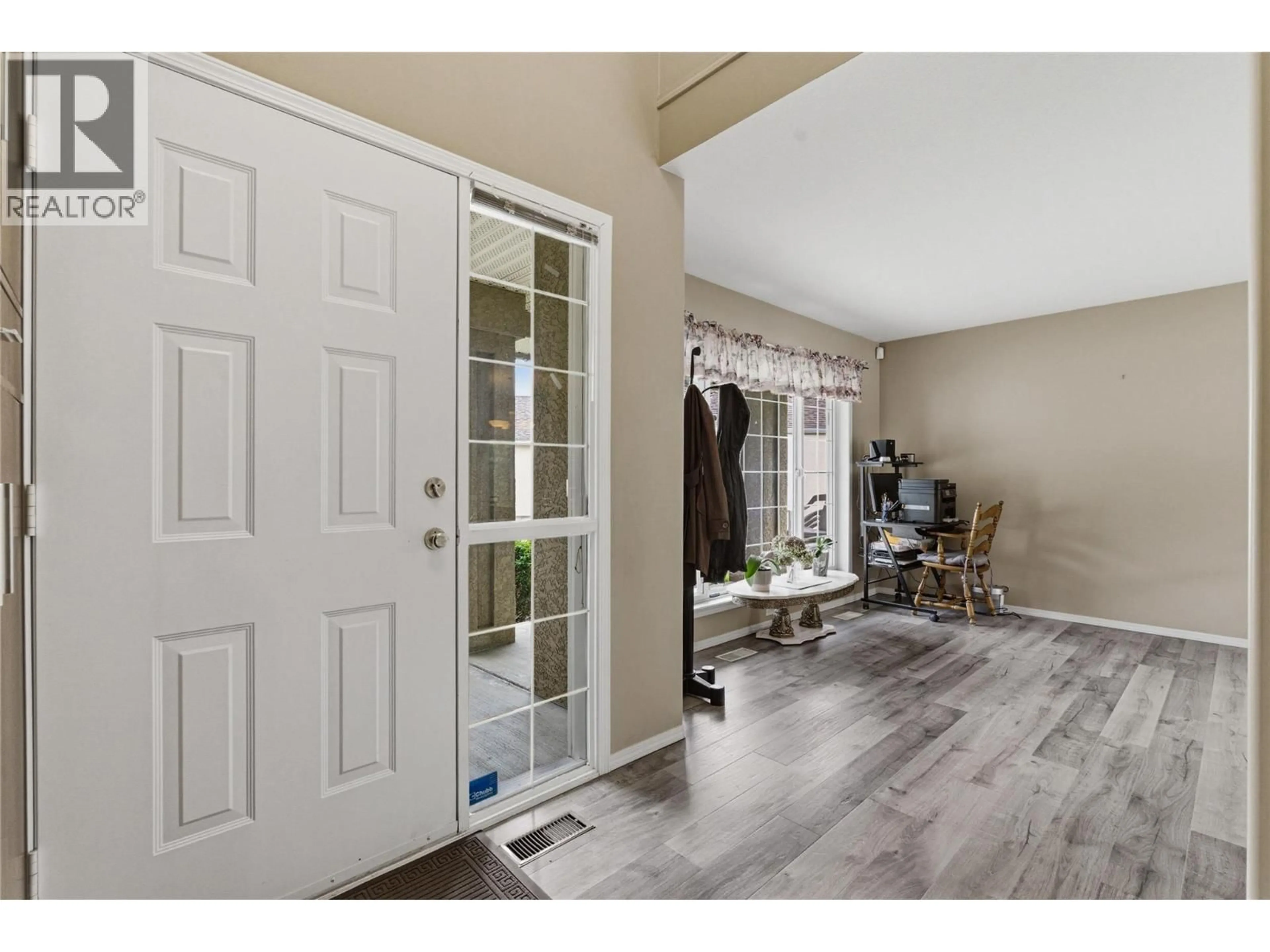 Indoor entryway for 137 - 445 YATES ROAD NORTH, Kelowna British Columbia V1V1Y4