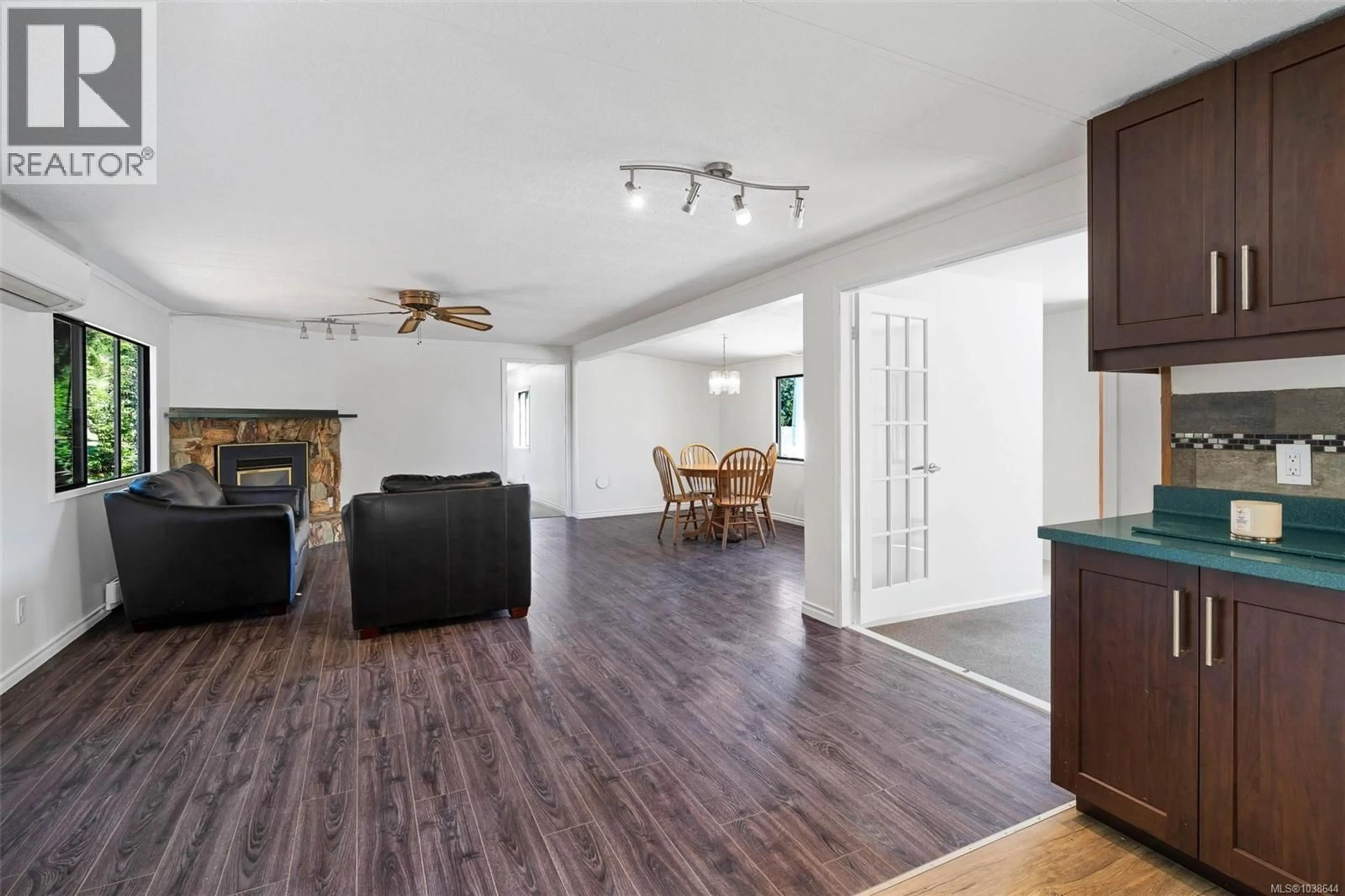 Living room with furniture, wood/laminate floor for 1105 BOURBAN ROAD, Mill Bay British Columbia V0R2P2