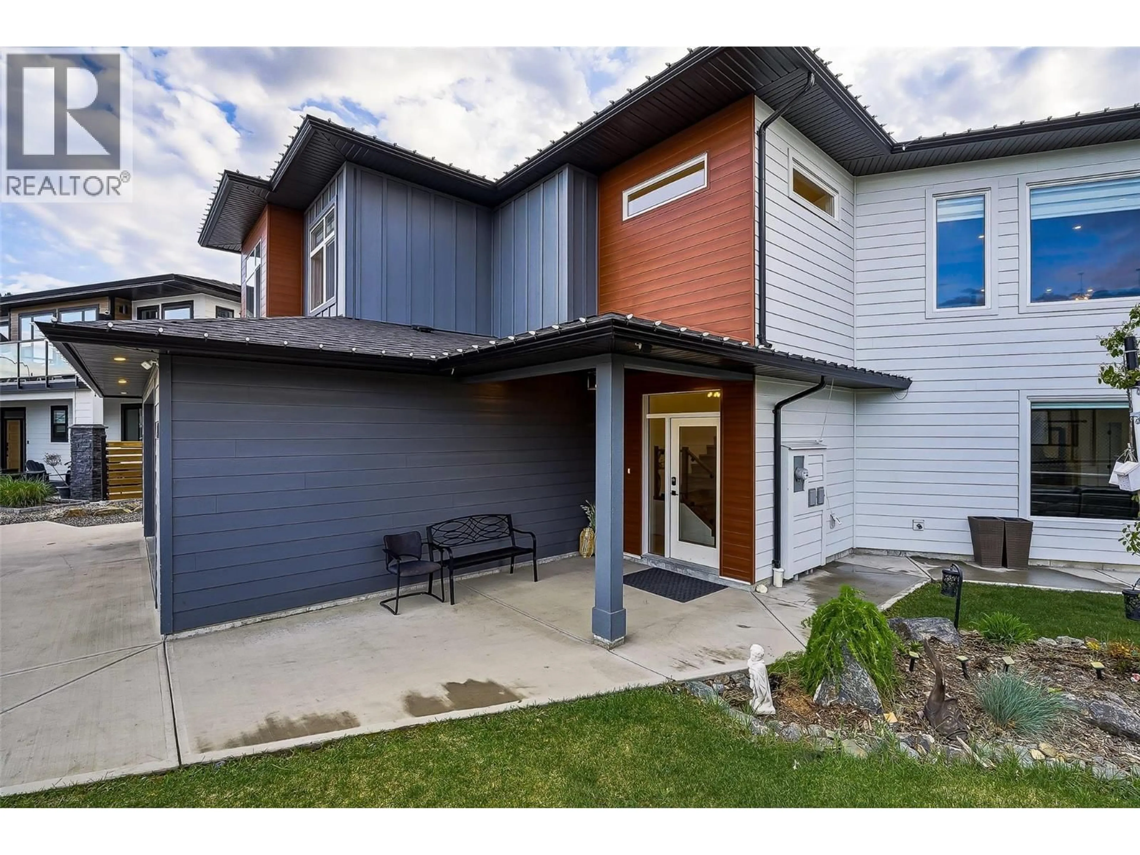Home with vinyl exterior material, street for 2405 TALBOT PLACE, Kamloops British Columbia V1S2B2