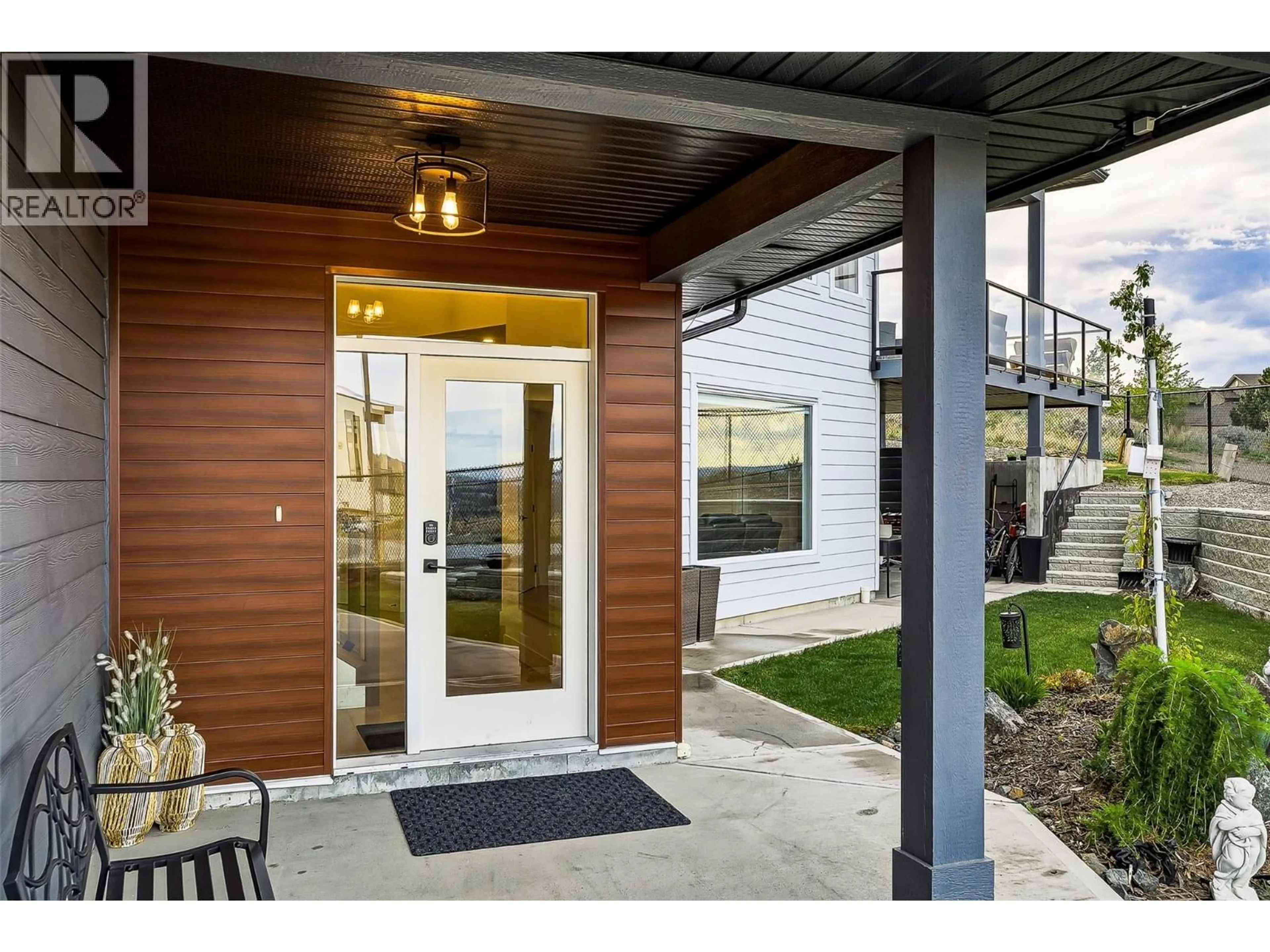 Indoor entryway for 2405 TALBOT PLACE, Kamloops British Columbia V1S2B2