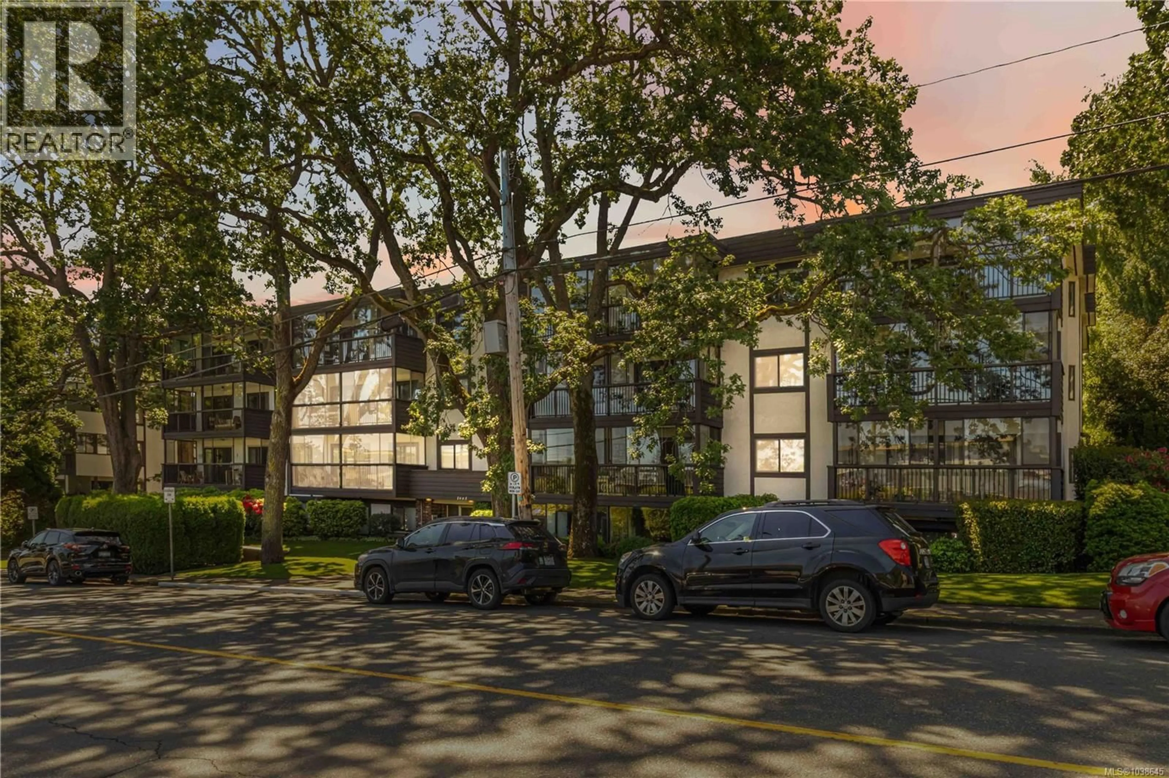 Unknown for 203 - 1665 OAK BAY AVENUE, Victoria British Columbia V8R1B5
