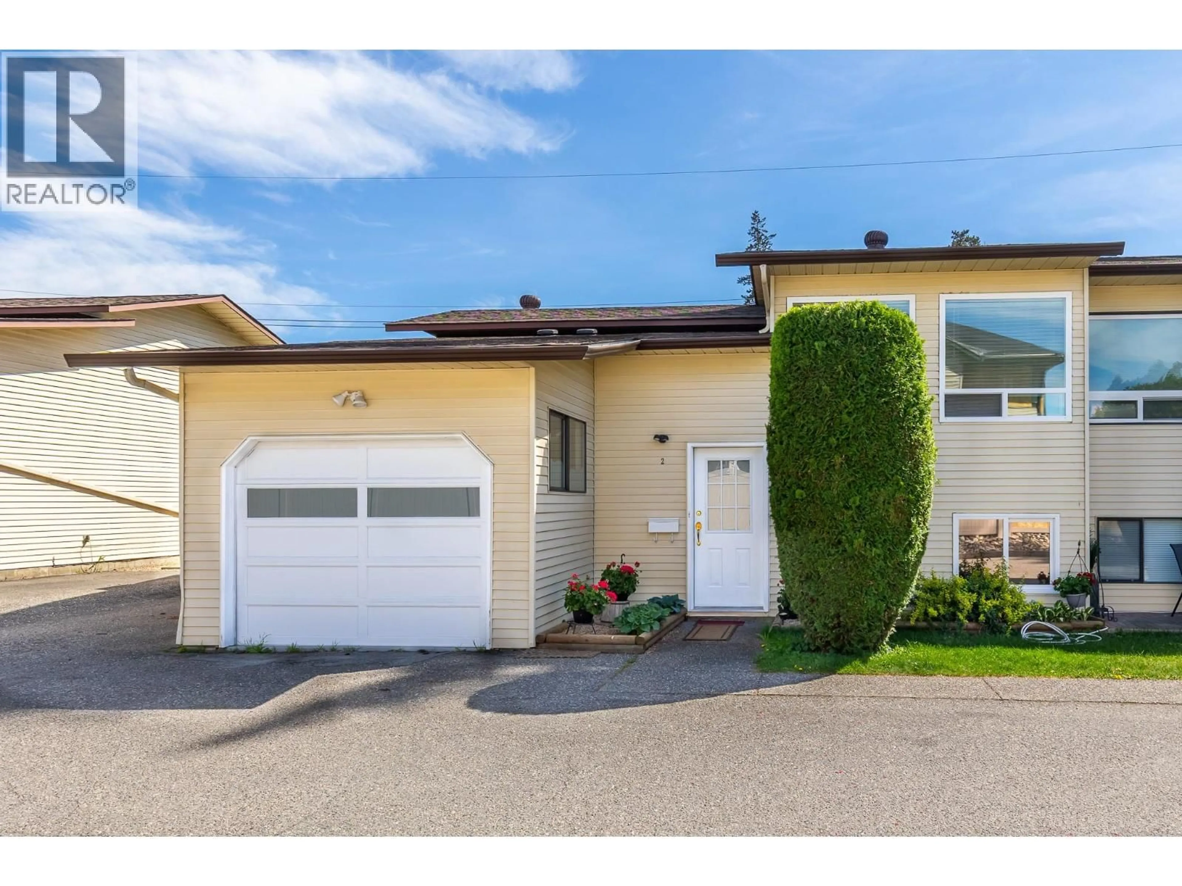 Home with vinyl exterior material, street for 2 - 4405 20 STREET, Vernon British Columbia V1T9K2