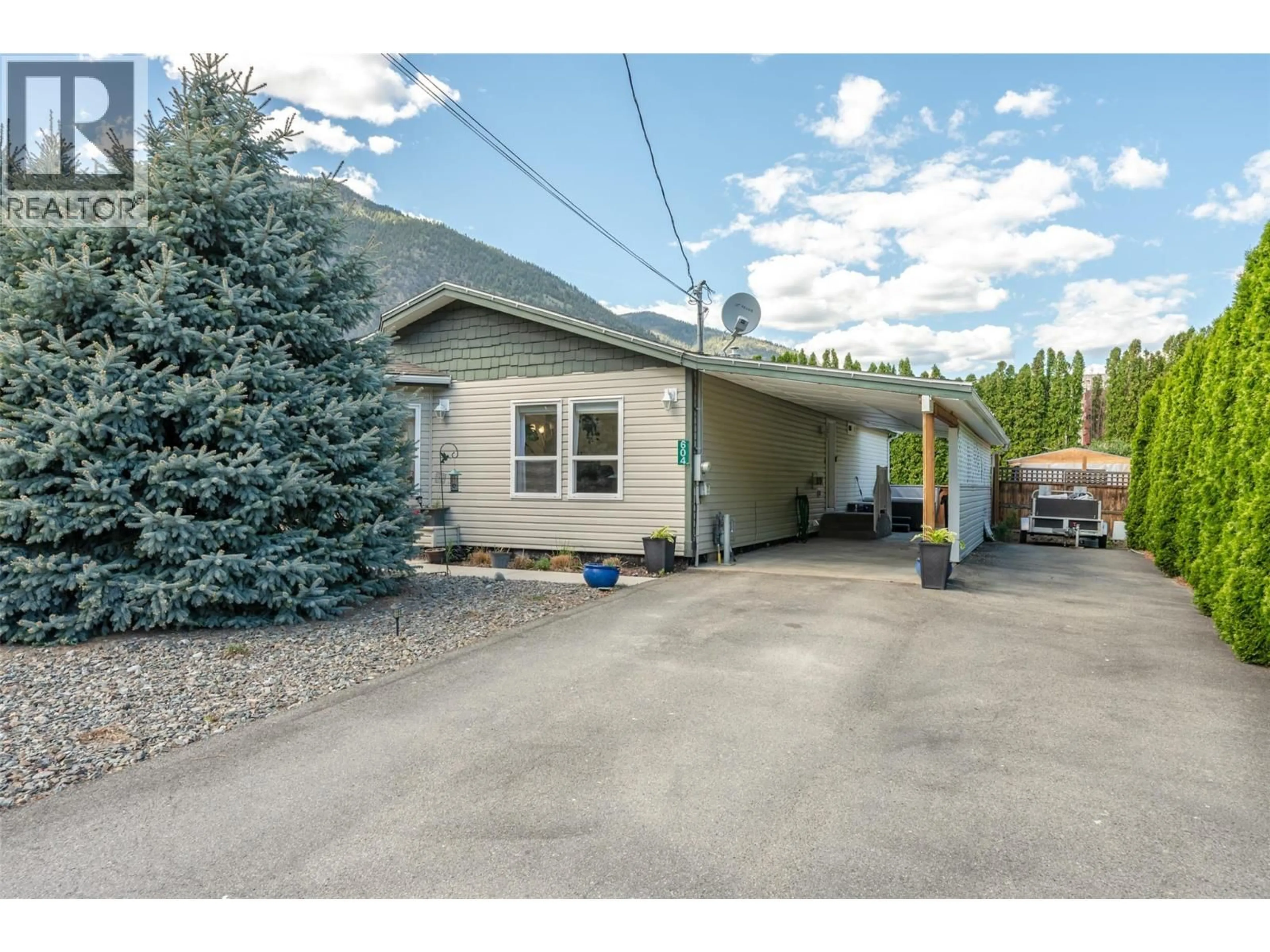Indoor garage for 604 10TH AVENUE, Keremeos British Columbia V0X1N3