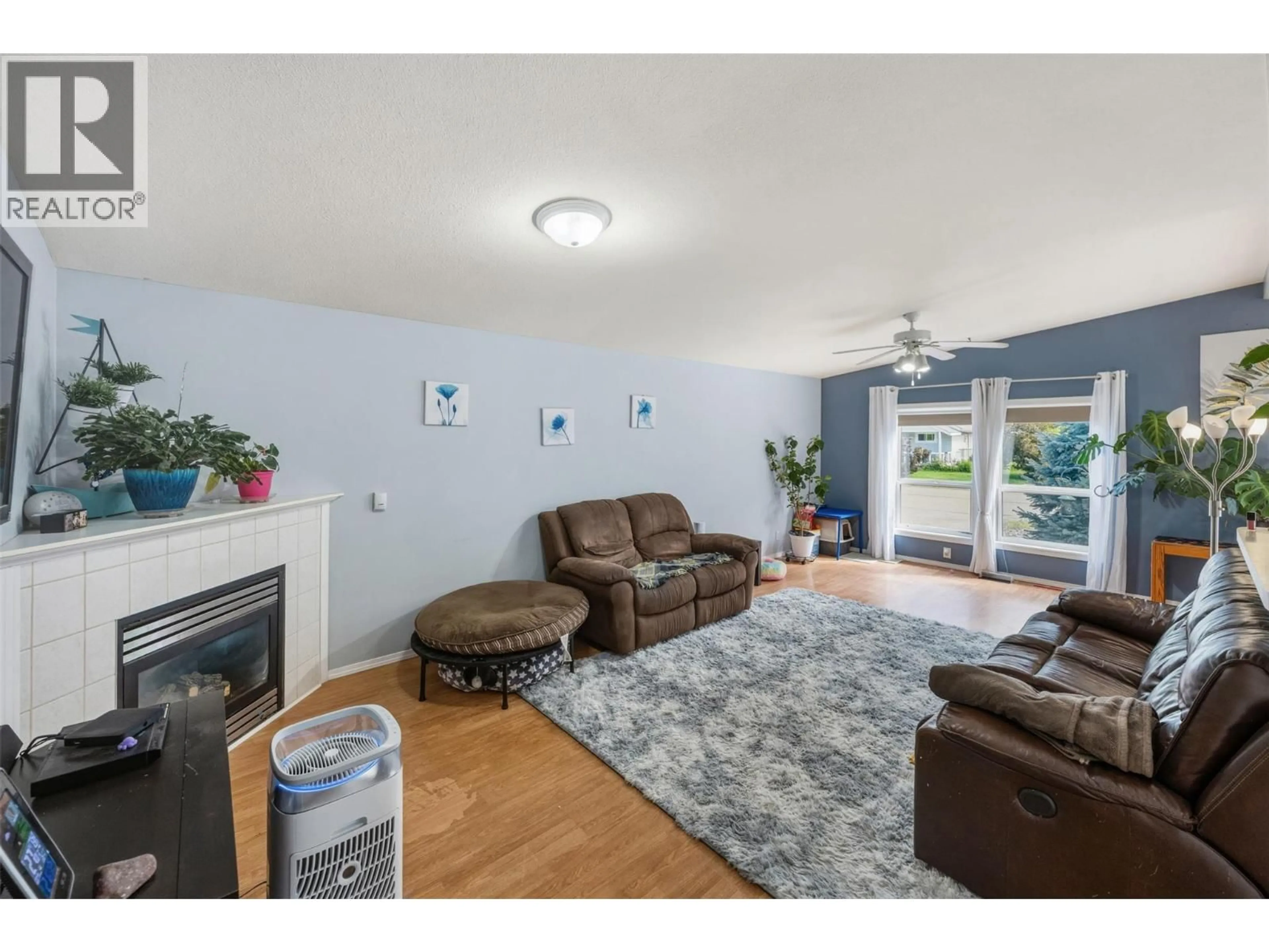 Living room with furniture, unknown for 604 10TH AVENUE, Keremeos British Columbia V0X1N3