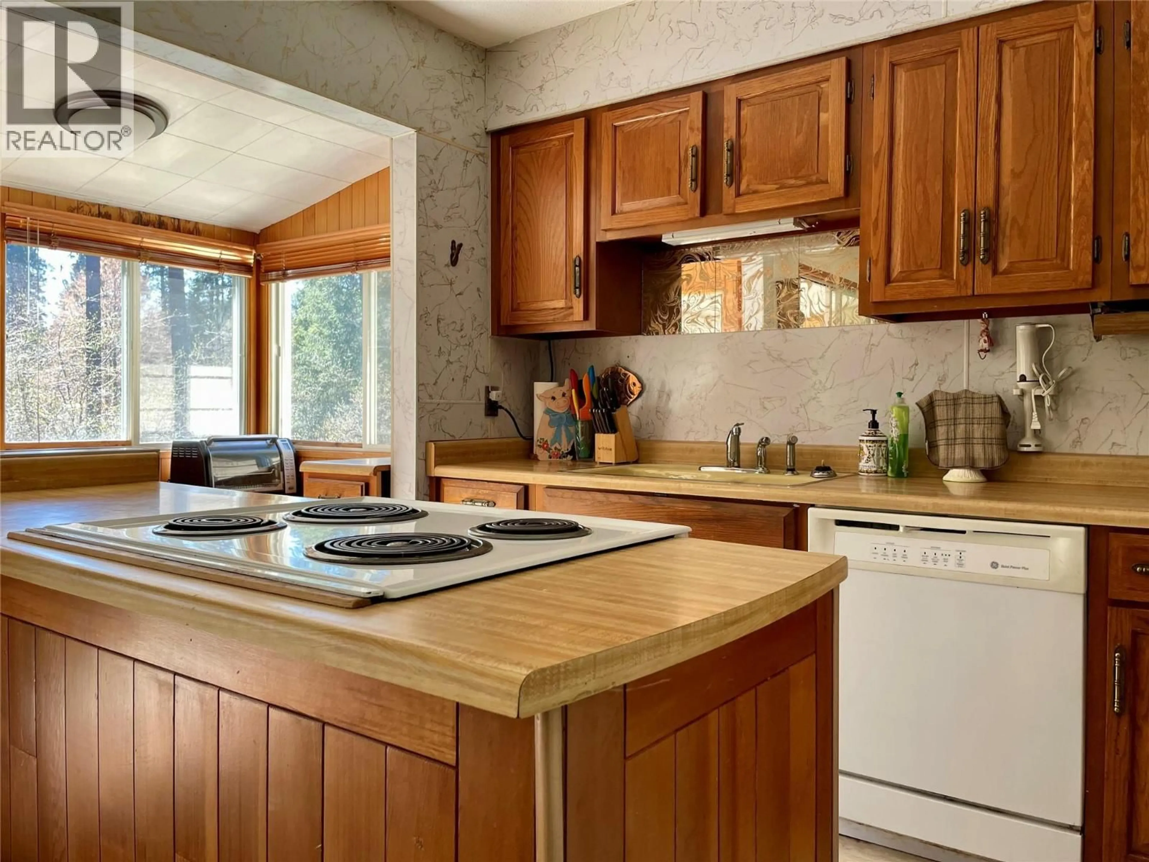 Standard kitchen, unknown for 1524 BURGER ROAD, Christina Lake British Columbia V0H1E0