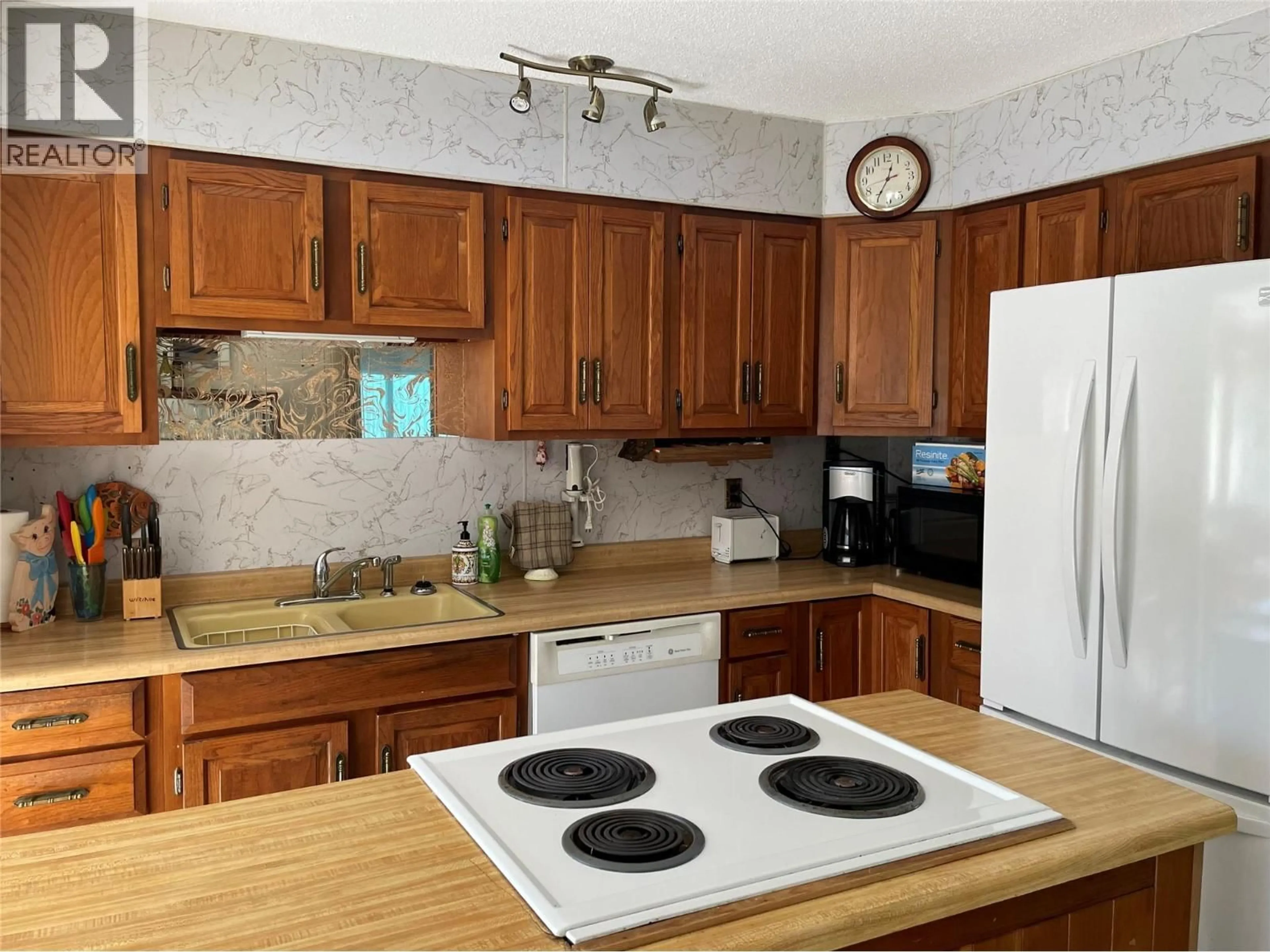 Standard kitchen, unknown for 1524 BURGER ROAD, Christina Lake British Columbia V0H1E0