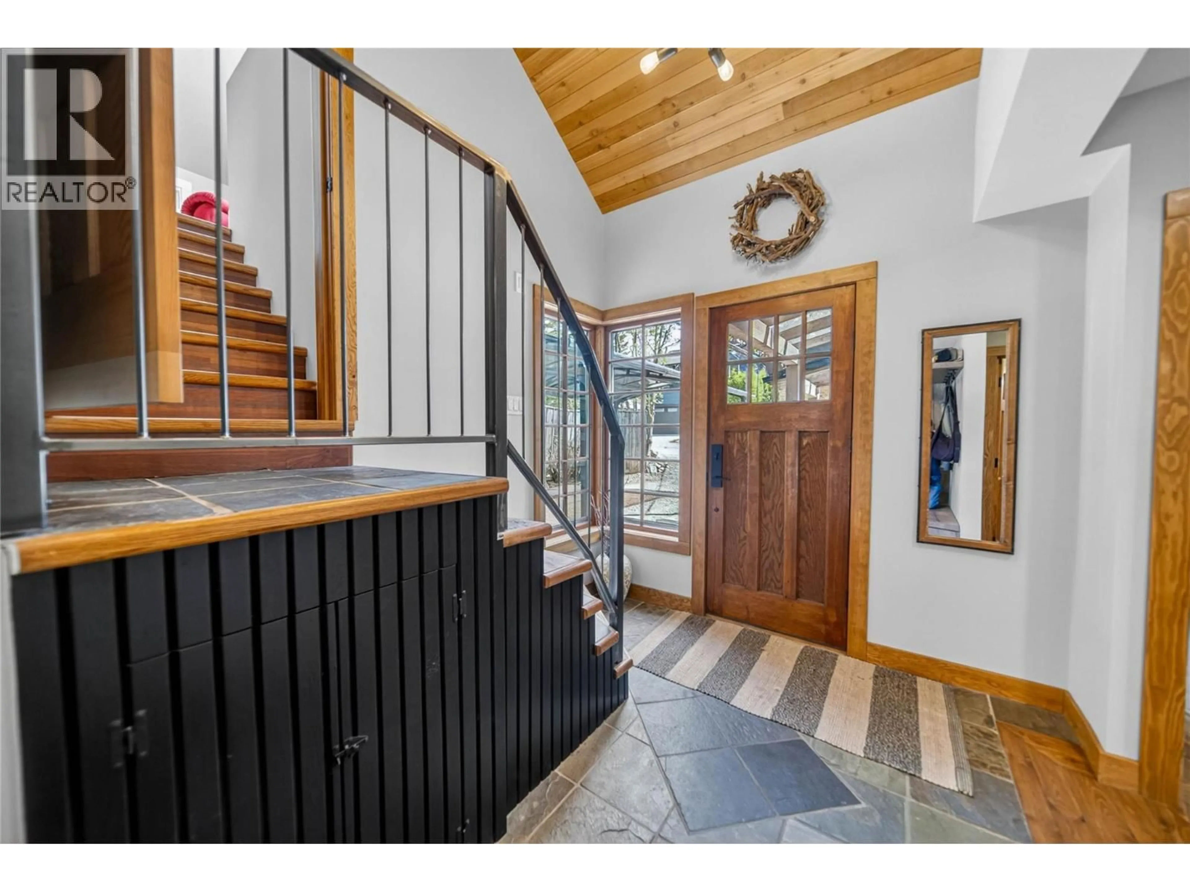 Indoor entryway for 54 COMMONS STREET, Fernie British Columbia V0B1M1