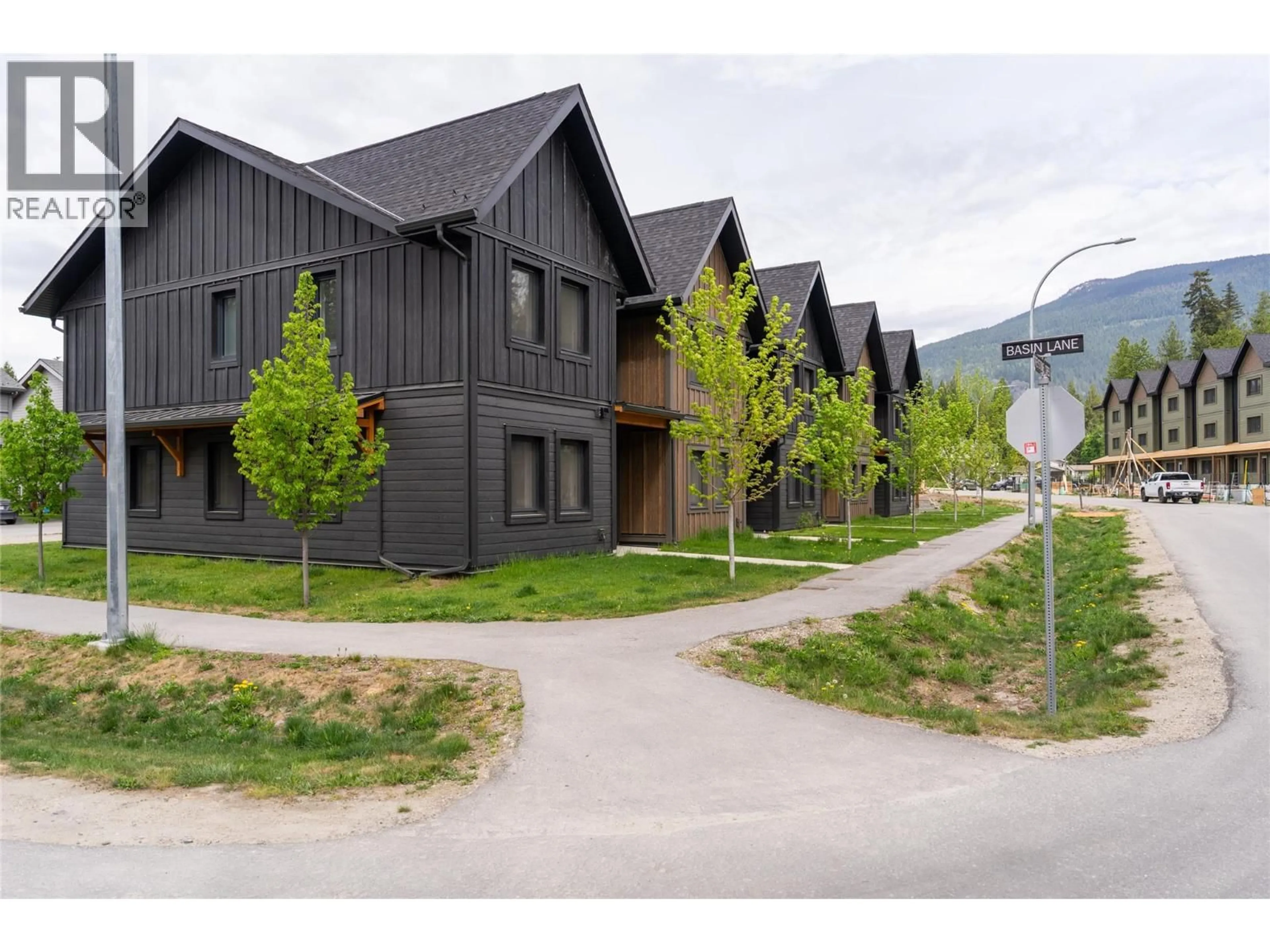 A pic from outside/outdoor area/front of a property/back of a property/a pic from drone, street for 1041 KEYSTONE CRESCENT, Revelstoke British Columbia V0E2S1