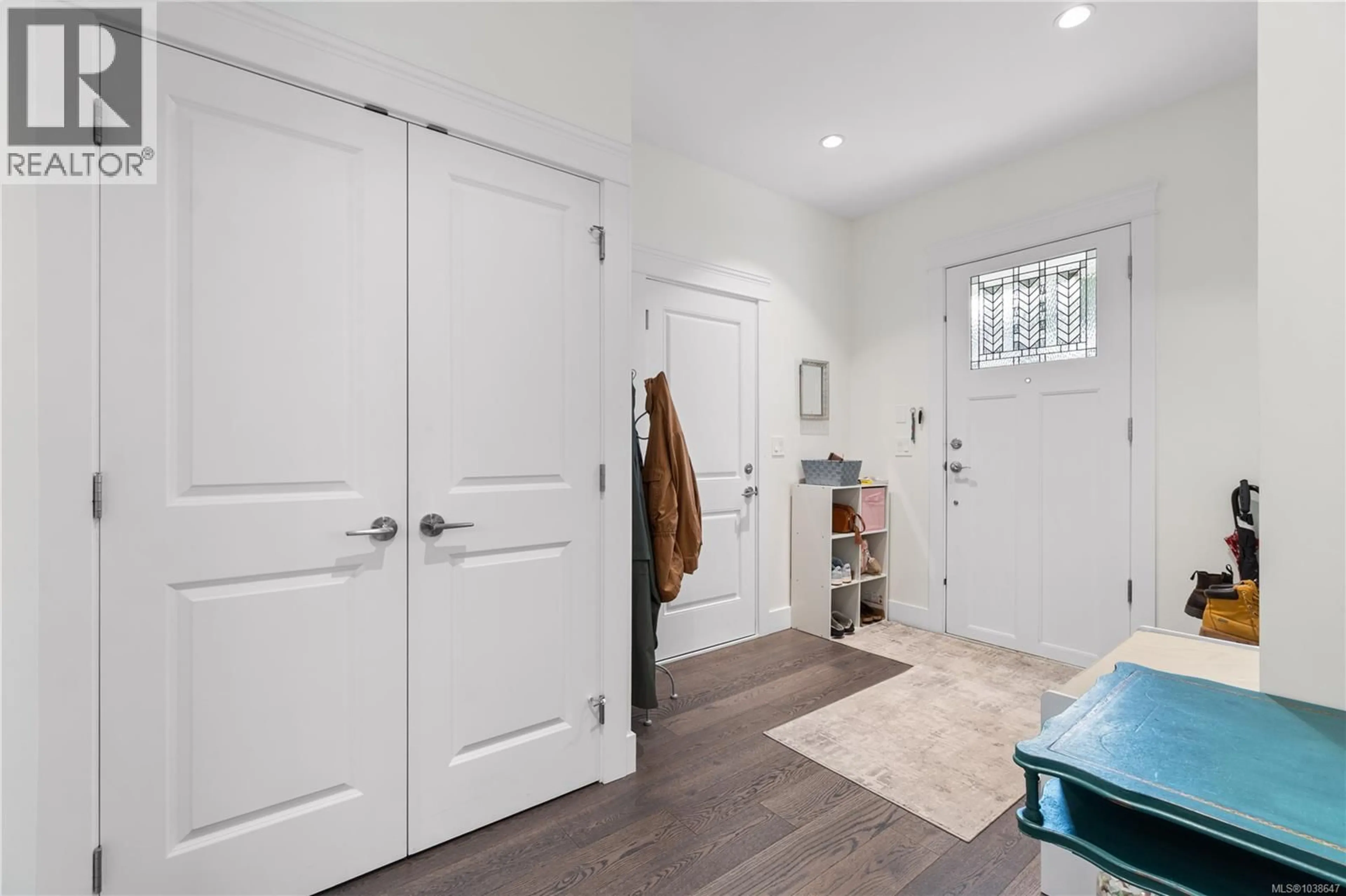 Indoor entryway for 115 - 5160 HAMMOND BAY ROAD, Nanaimo British Columbia V9T5B5
