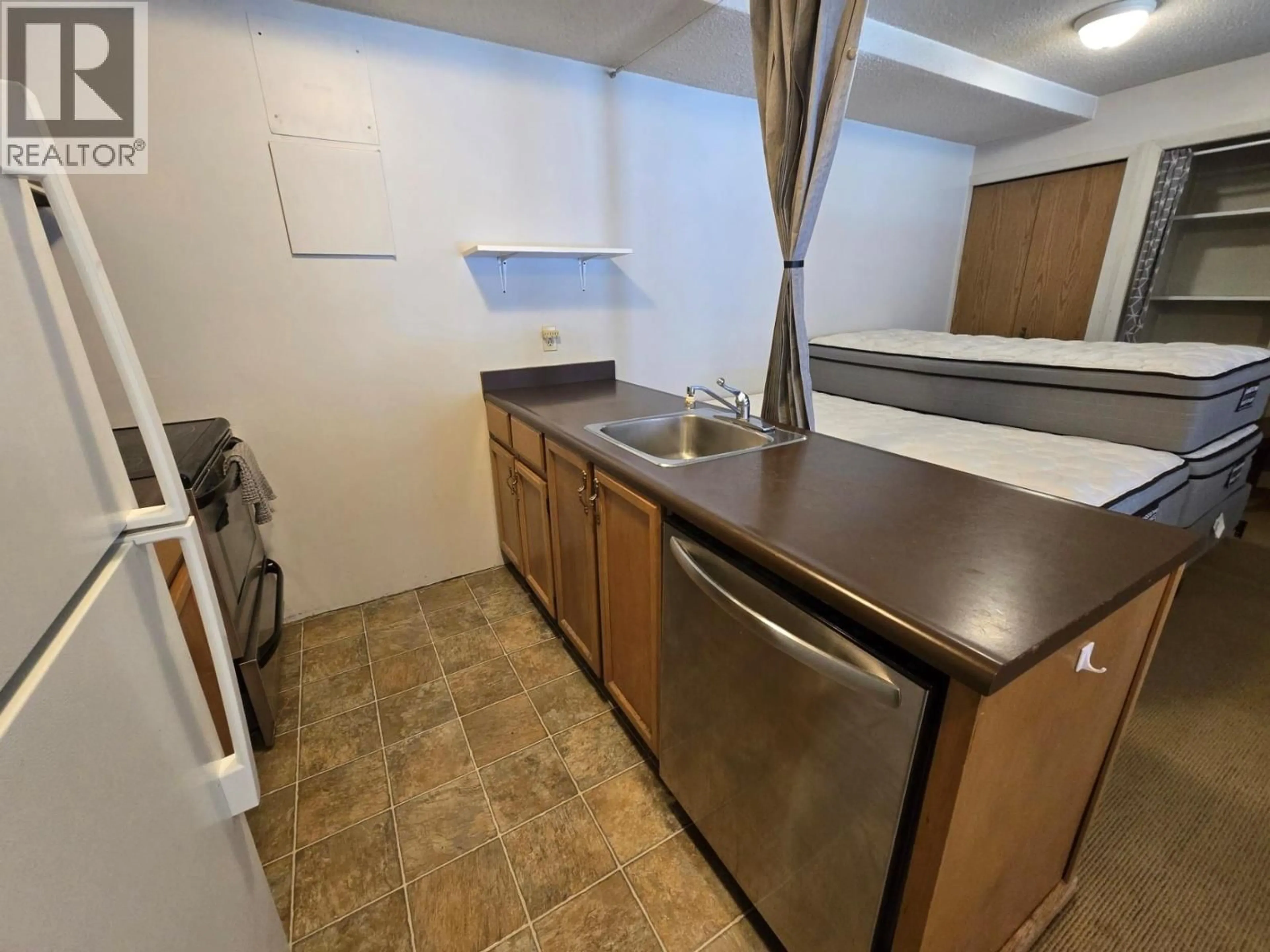 Standard kitchen, unknown for 319 - 2030 PANORAMA DRIVE, Panorama British Columbia V0A1T0
