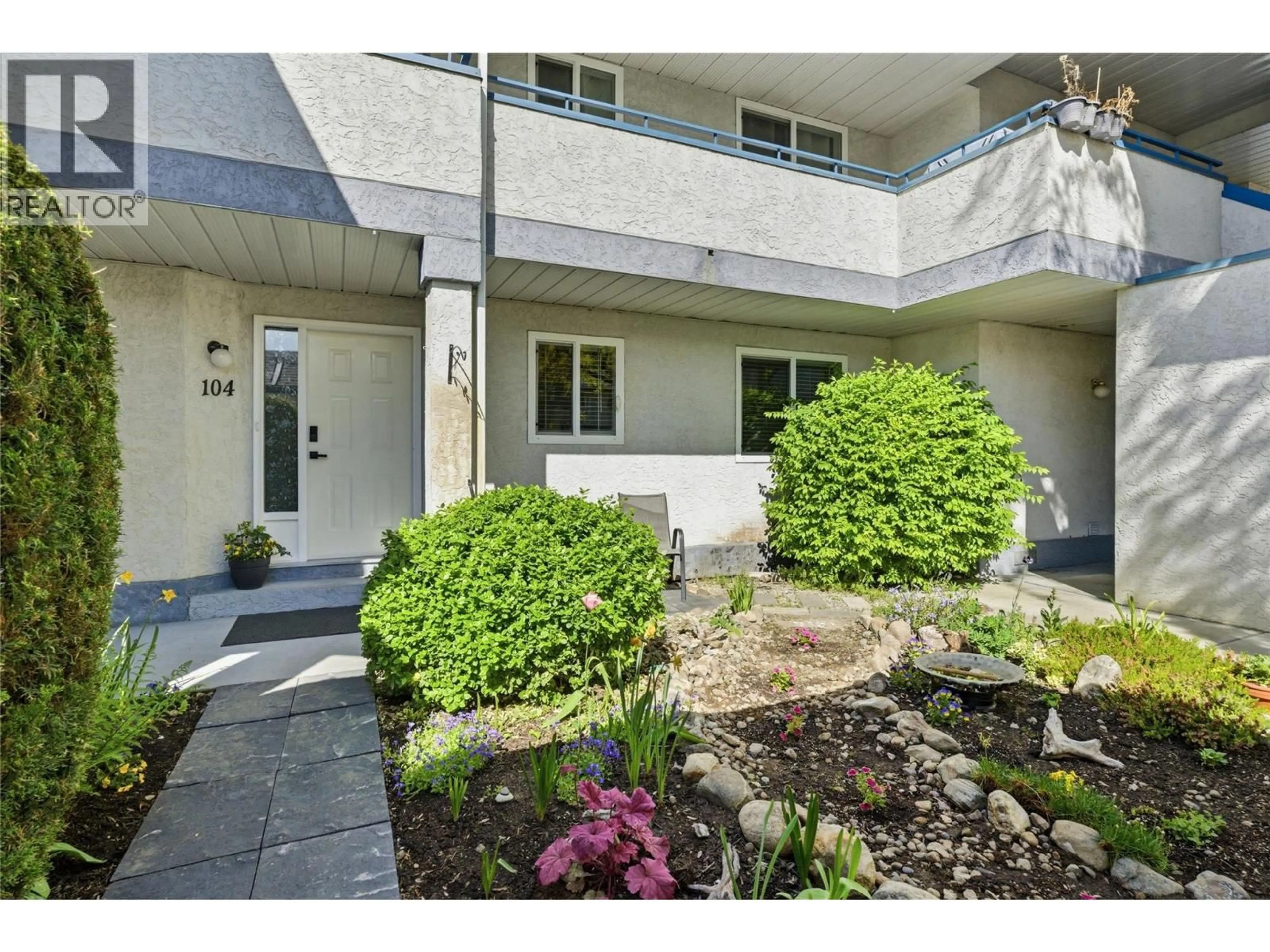 Indoor entryway for 104 - 1480 TERAI ROAD, Kelowna British Columbia V1X7H3
