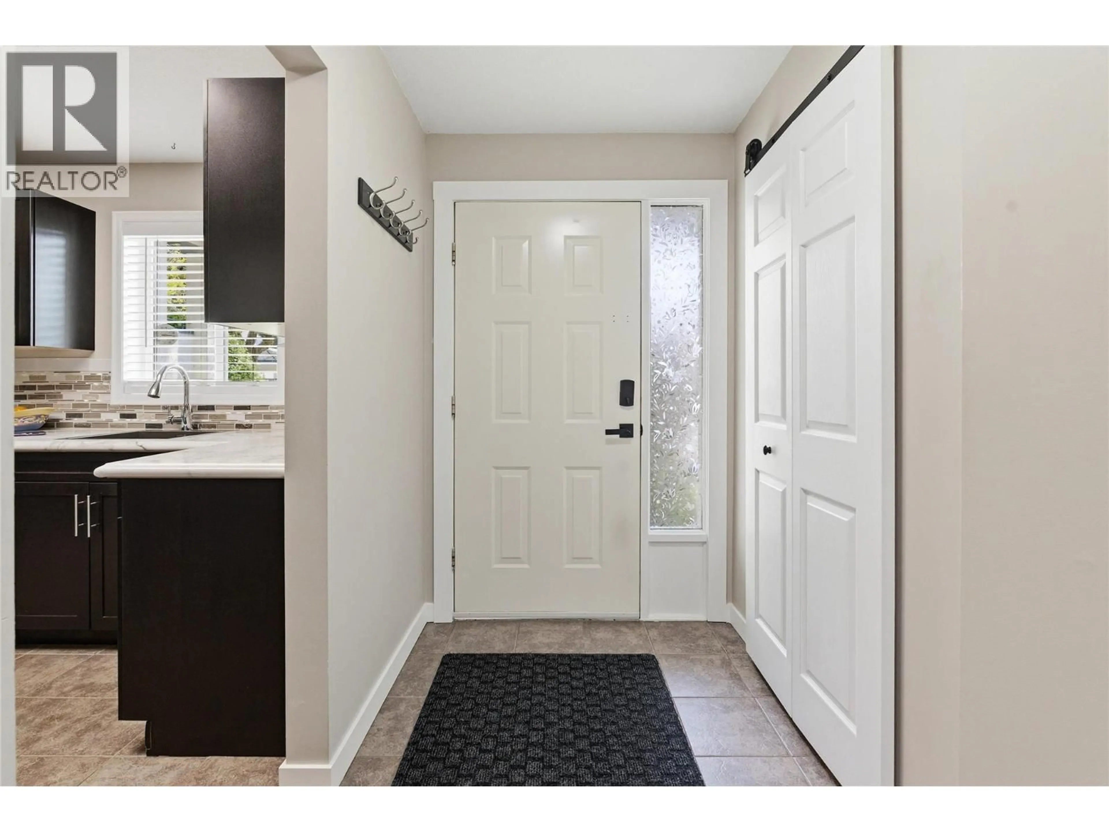 Indoor entryway for 104 - 1480 TERAI ROAD, Kelowna British Columbia V1X7H3
