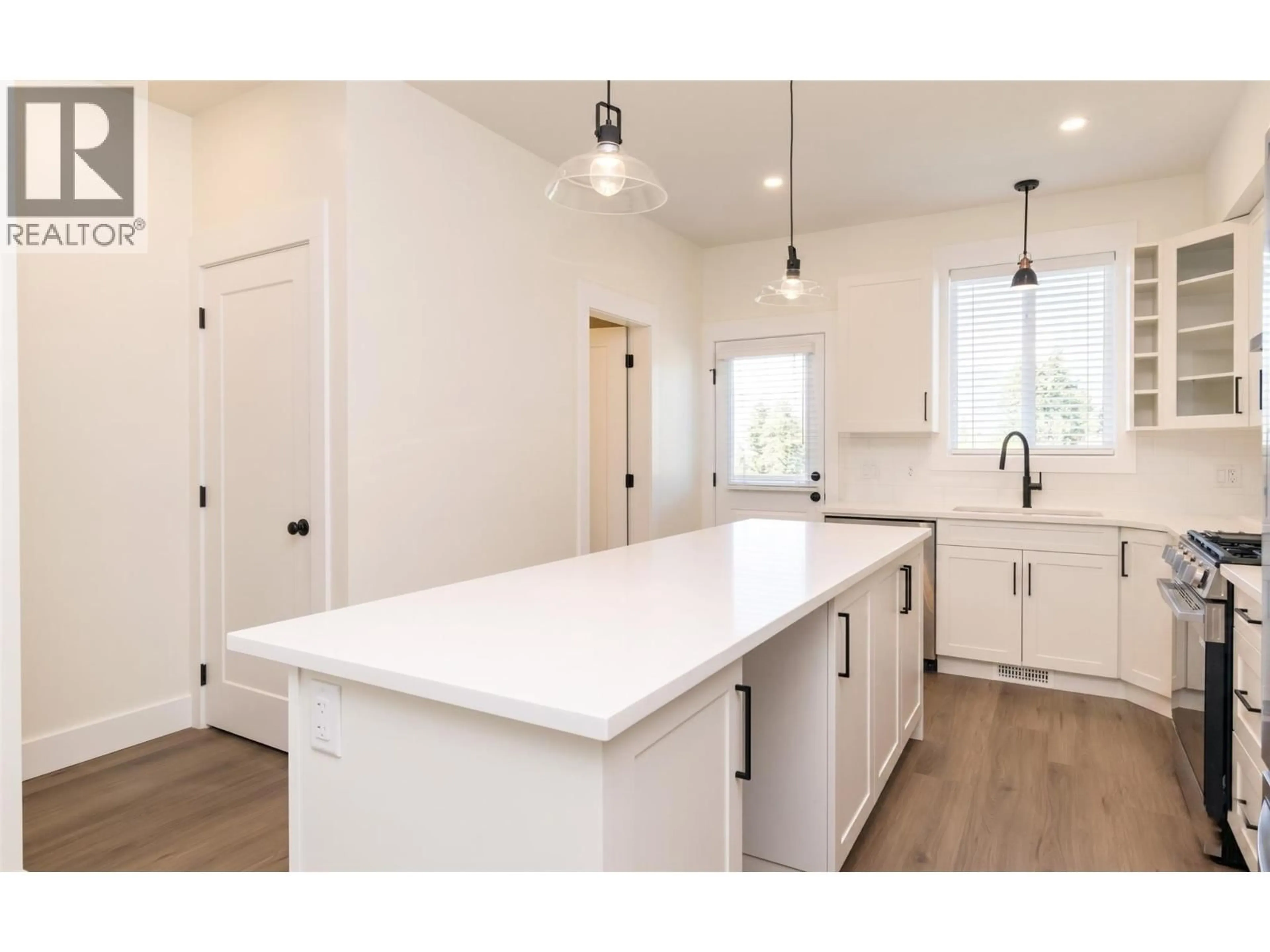 Open concept kitchen, unknown for 3 - 1910 11 AVENUE NORTHEAST, Salmon Arm British Columbia V1E2V5