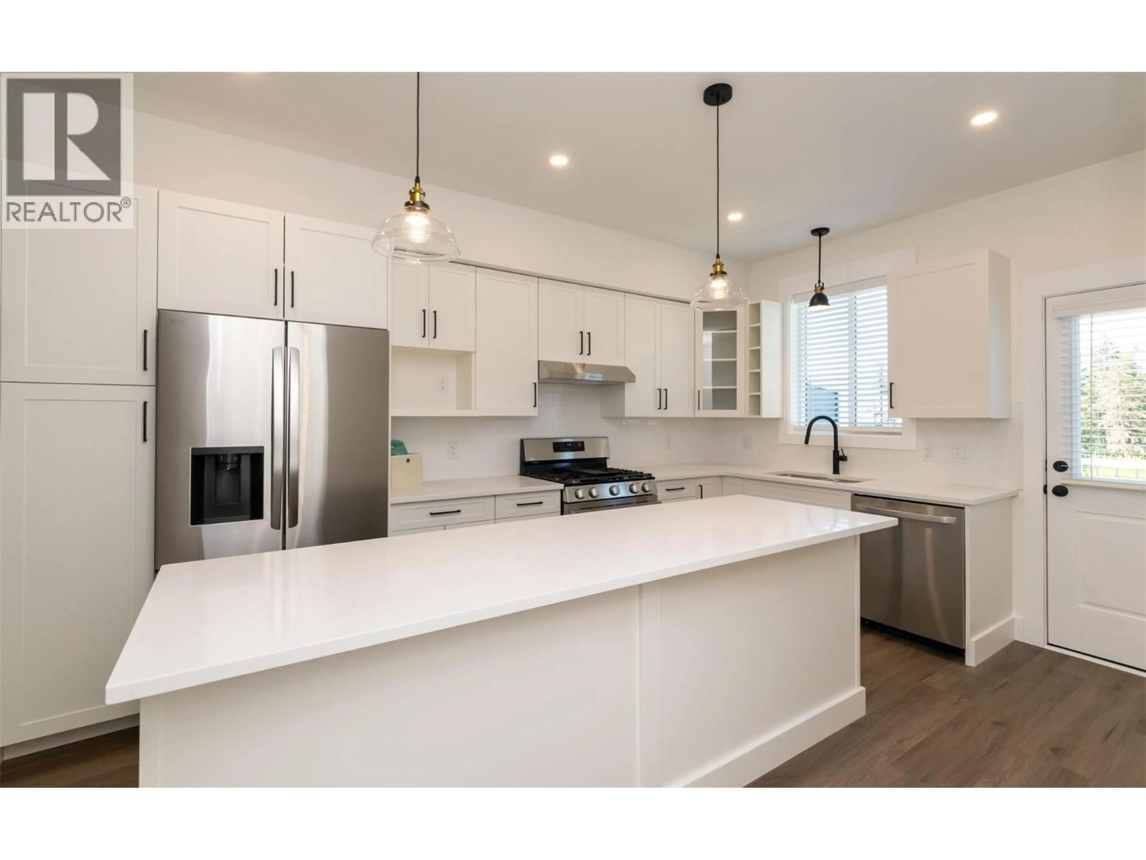 Open concept kitchen, unknown for 5 - 1910 11 AVENUE NORTHEAST, Salmon Arm British Columbia V1E2V5