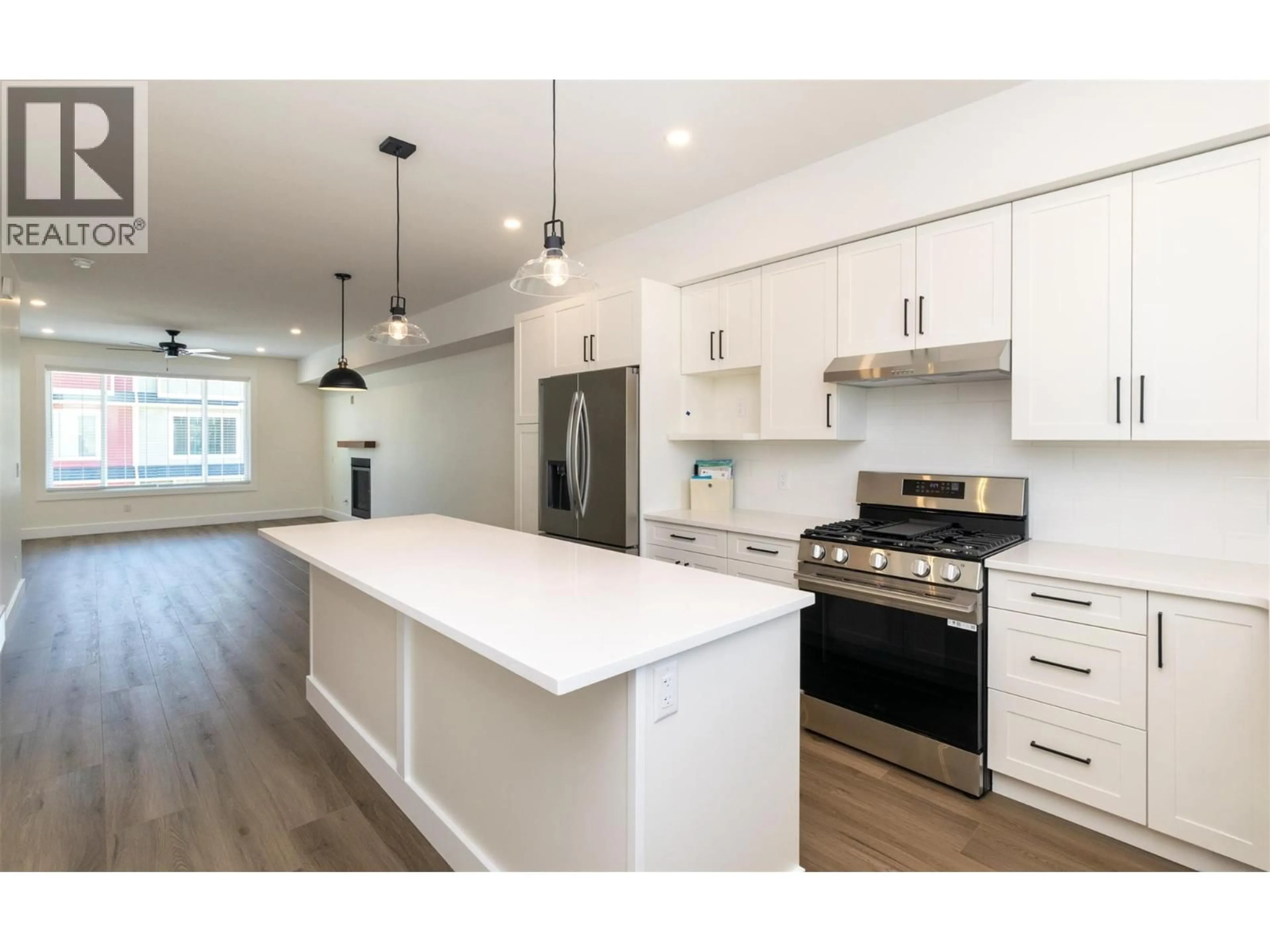 Open concept kitchen, unknown for 7 - 1910 11 AVENUE NORTHEAST, Salmon Arm British Columbia V1E2V5