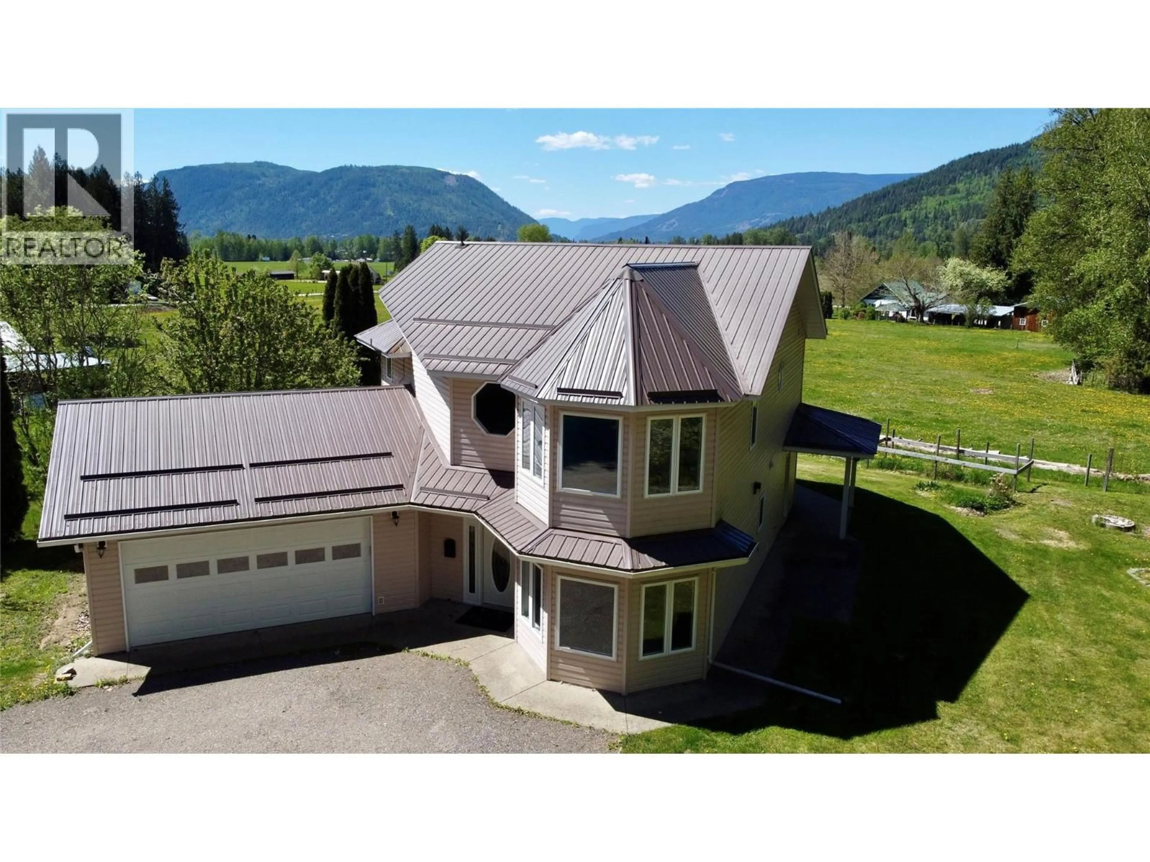 A pic from outside/outdoor area/front of a property/back of a property/a pic from drone, unknown for 1830 STEPP PIT ROAD, Sicamous British Columbia V0E2V0