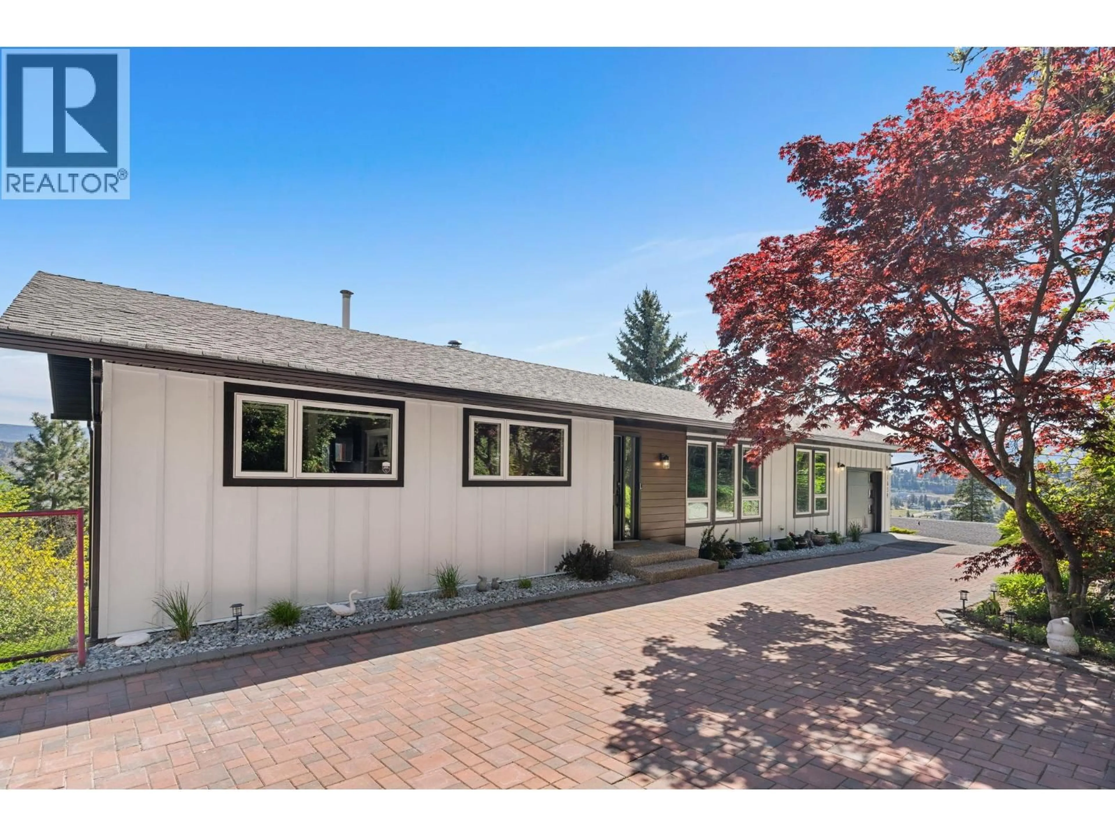 Home with vinyl exterior material, water/lake/river/ocean view for 1659 SCOTT CRESCENT, Kelowna British Columbia V1Z2Y2