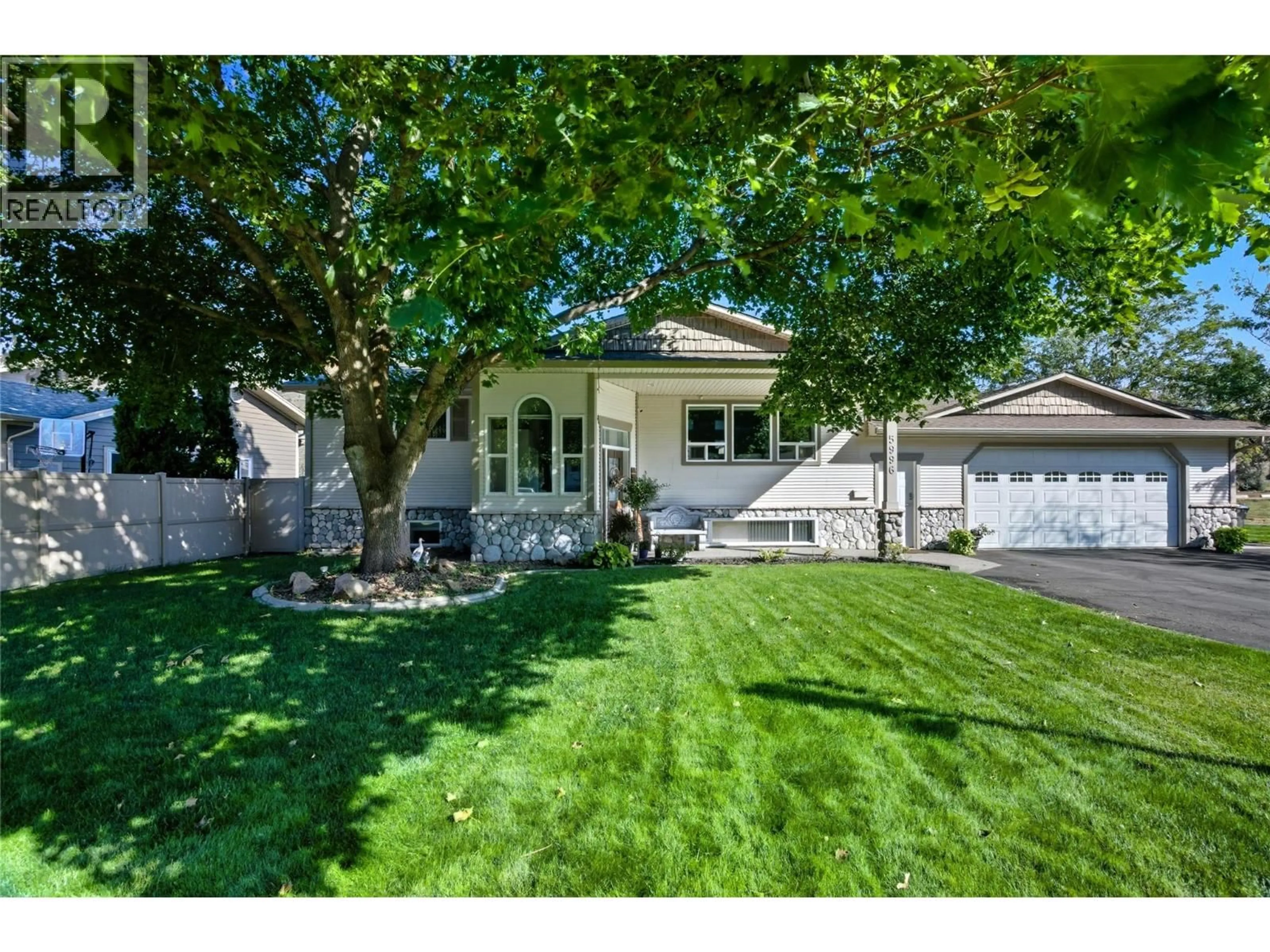 Home with vinyl exterior material, street for 5996 TODD HILL CRESCENT, Kamloops British Columbia V2C4X8