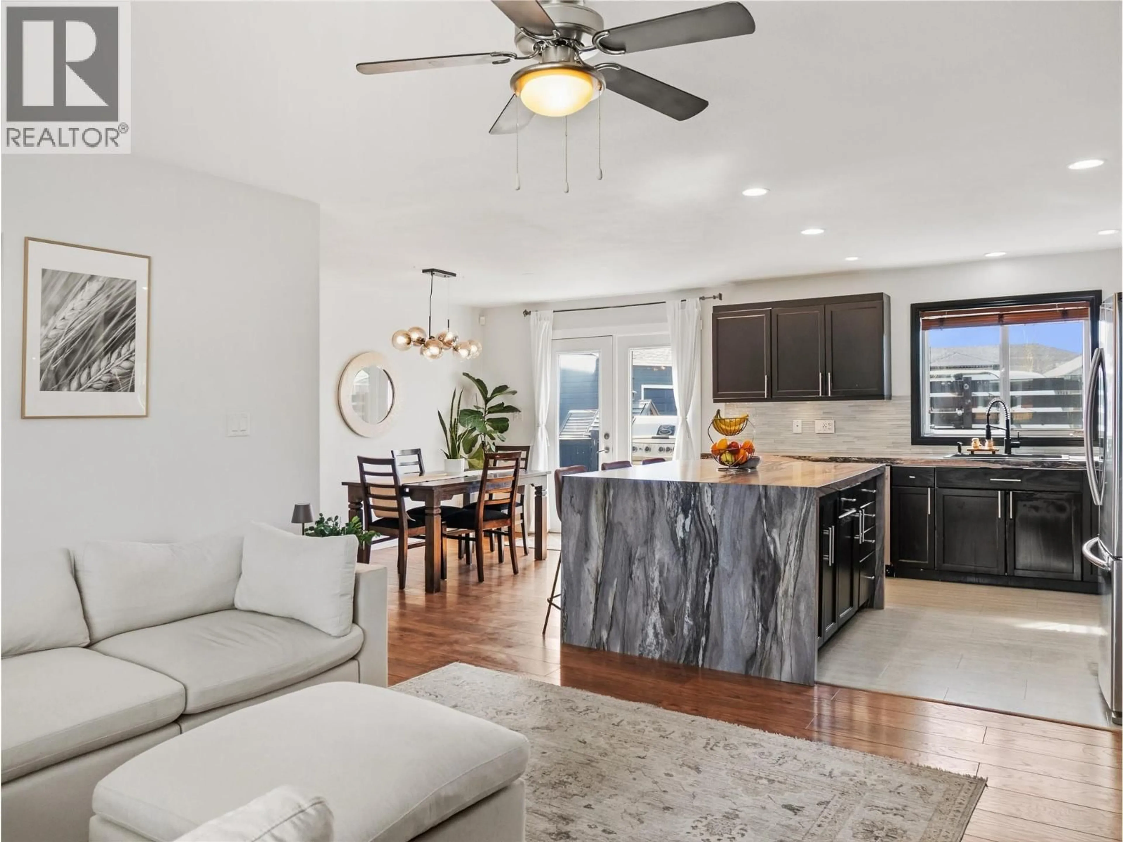 Open concept kitchen, unknown for 9101 19 STREET, Dawson Creek British Columbia V1G4E3