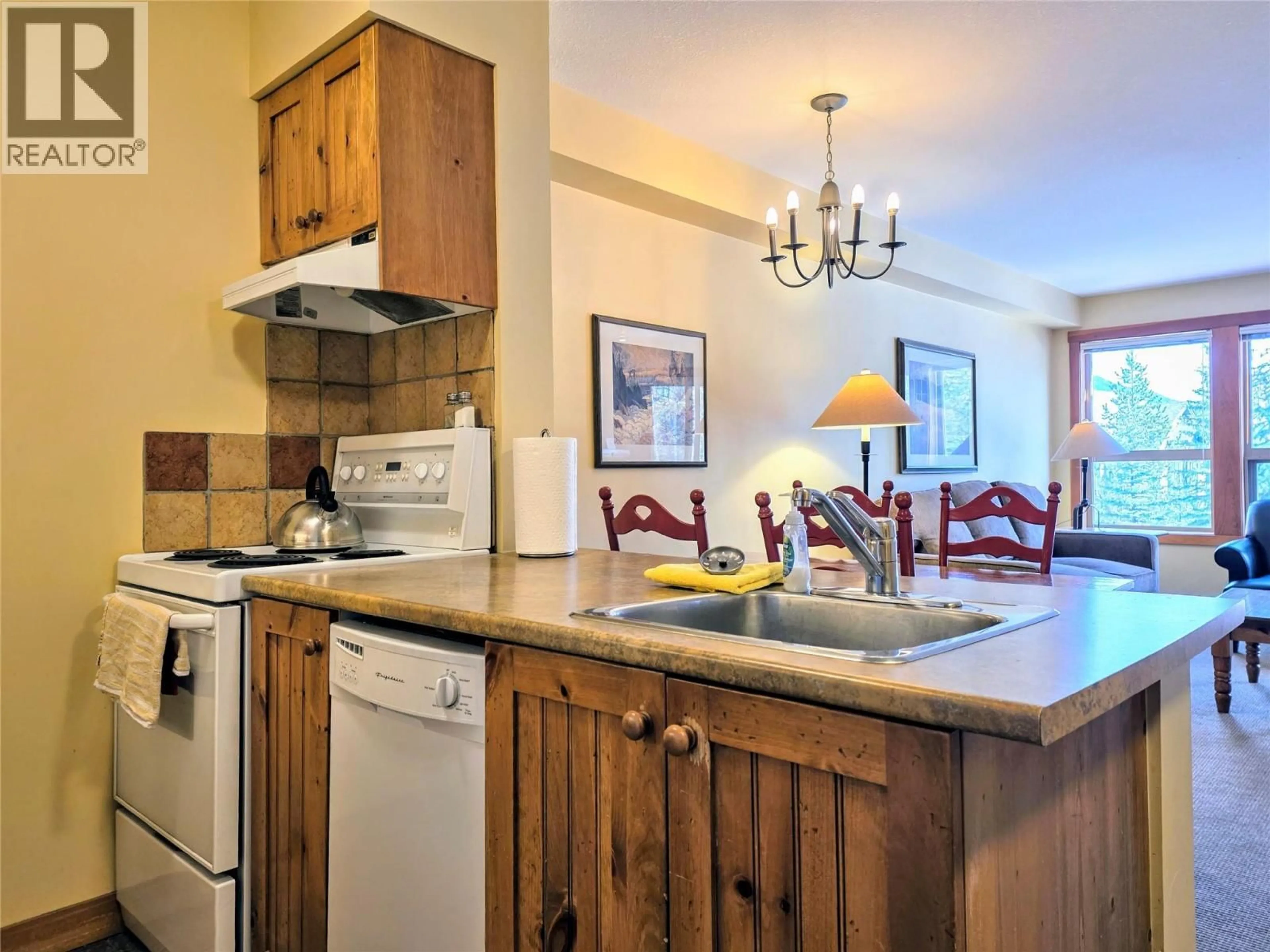 Standard kitchen, unknown for 318 - 2080 SUMMIT DRIVE, Panorama British Columbia V0A1T0
