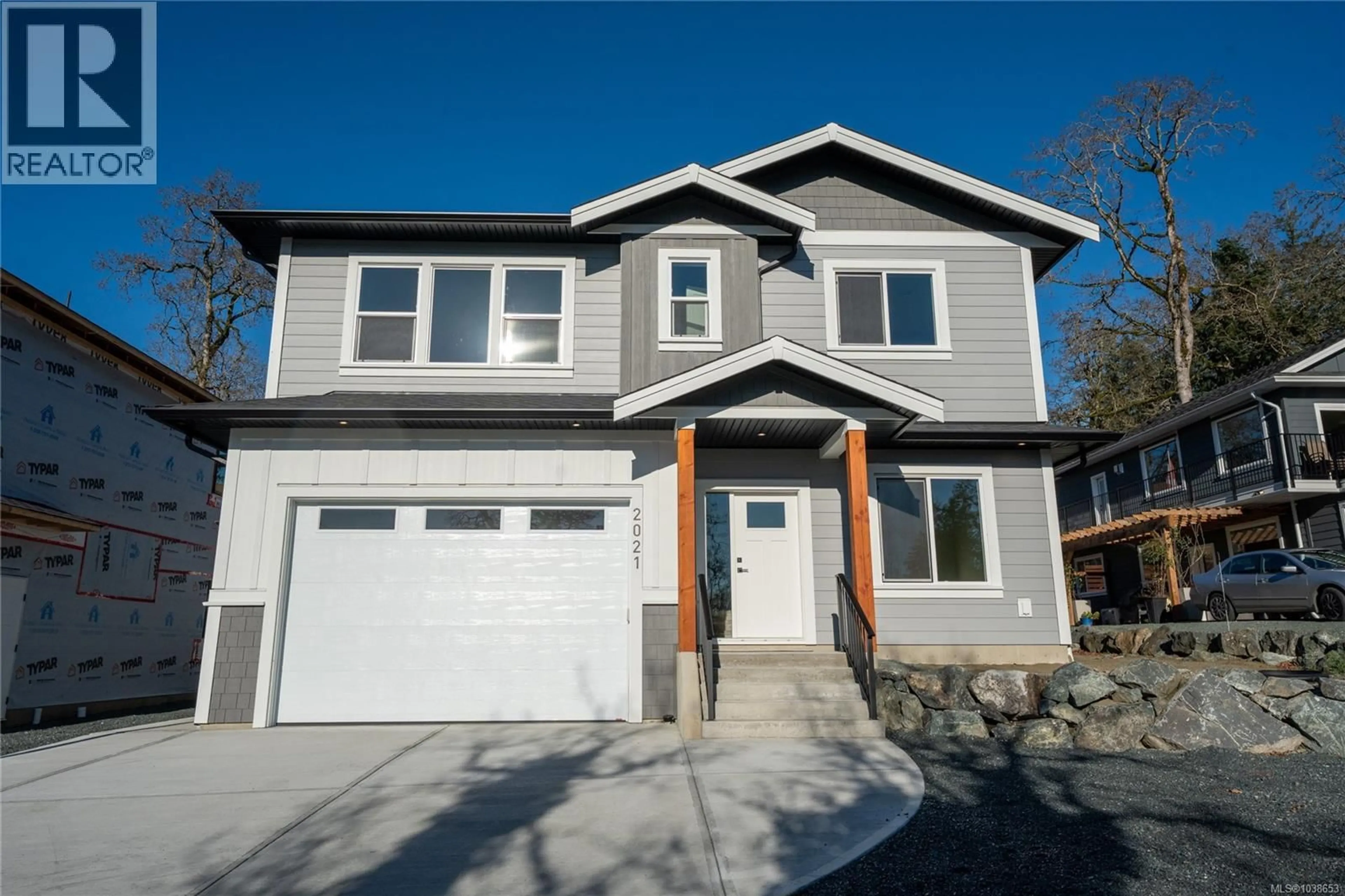 Home with vinyl exterior material, street for 2021 OAKHILL PLACE, Duncan British Columbia V9L0J2