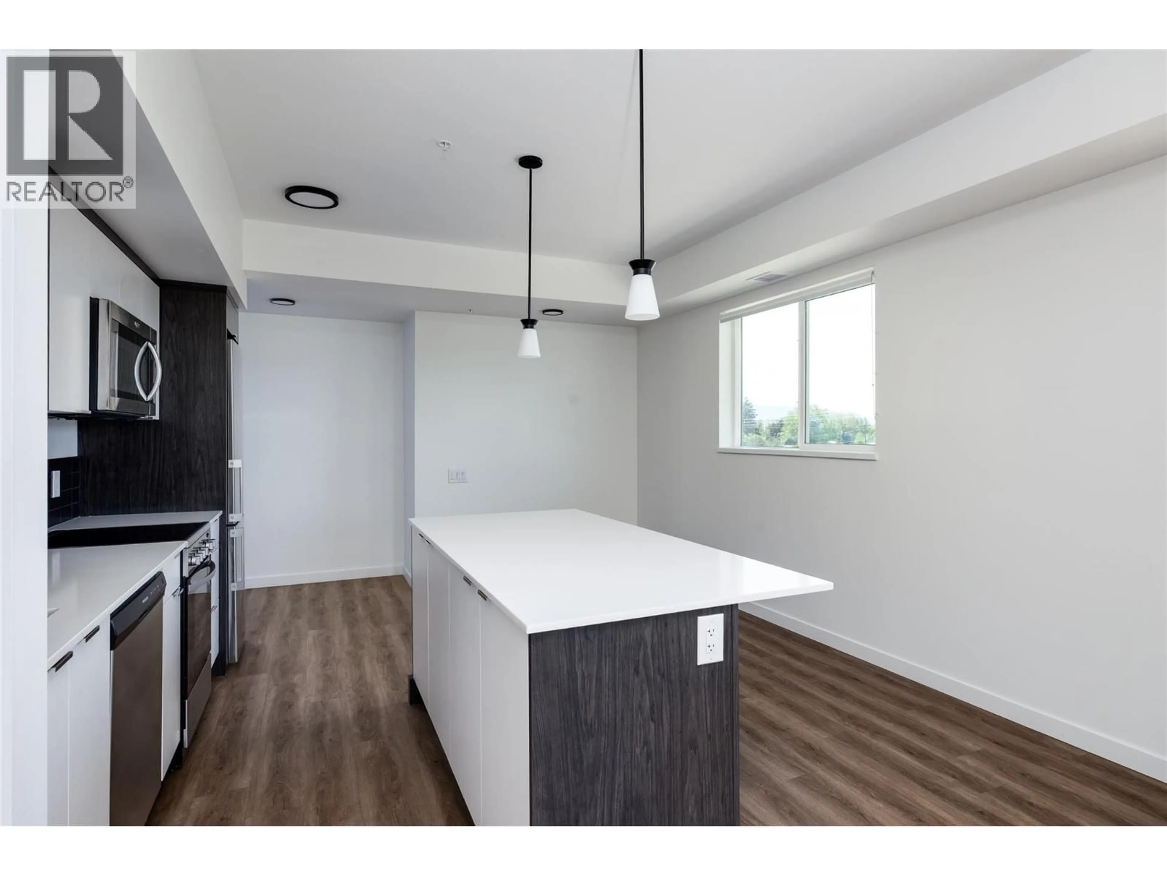 Open concept kitchen, wood/laminate floor for 401 - 615 RUTLAND N ROAD, Kelowna British Columbia V1X0B3