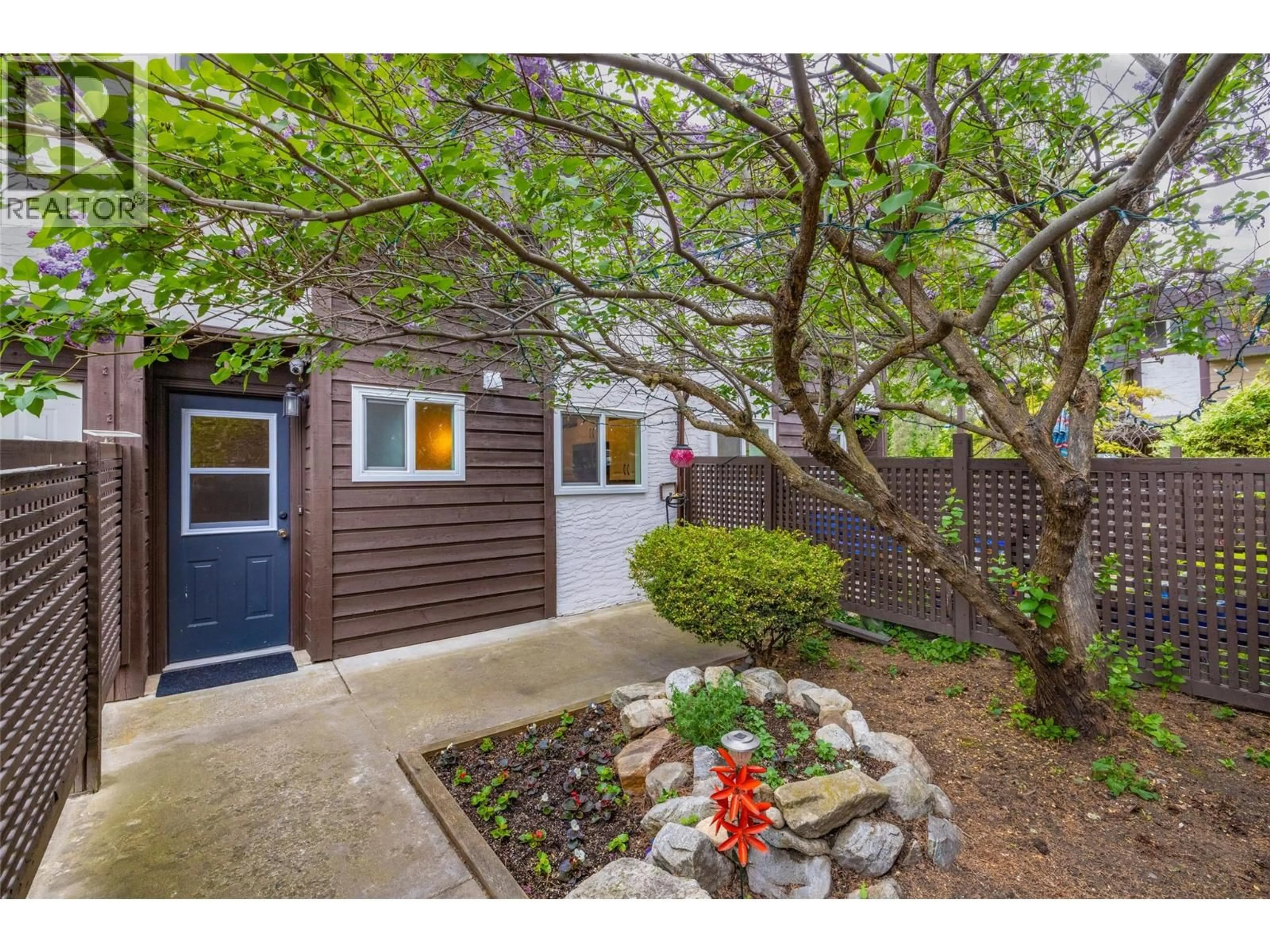 Unknown for 2 - 3135 WALNUT STREET, Kelowna British Columbia V1W3T6