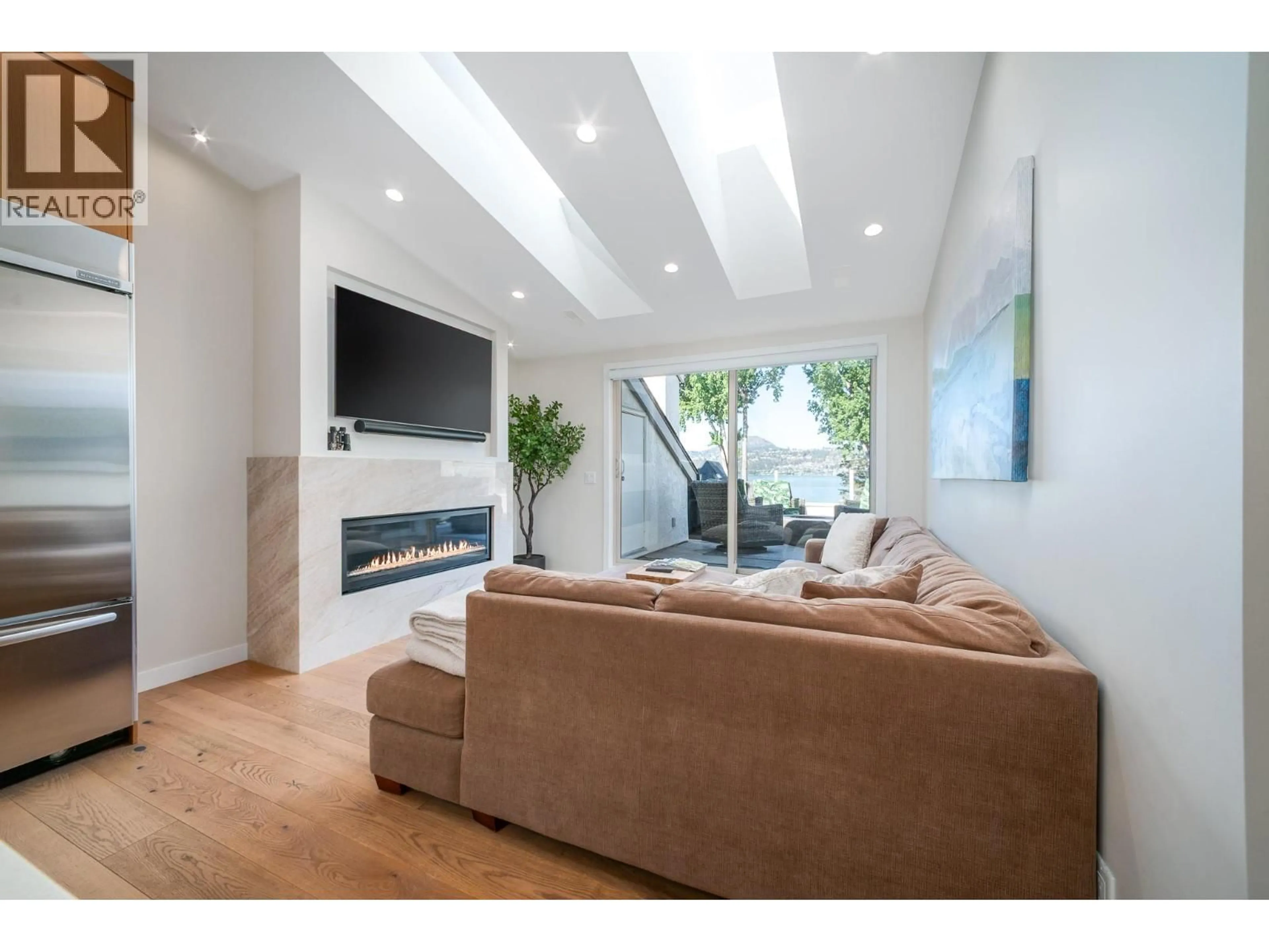 Living room with furniture, unknown for 309 - 2900 ABBOTT STREET, Kelowna British Columbia V1Y1G6