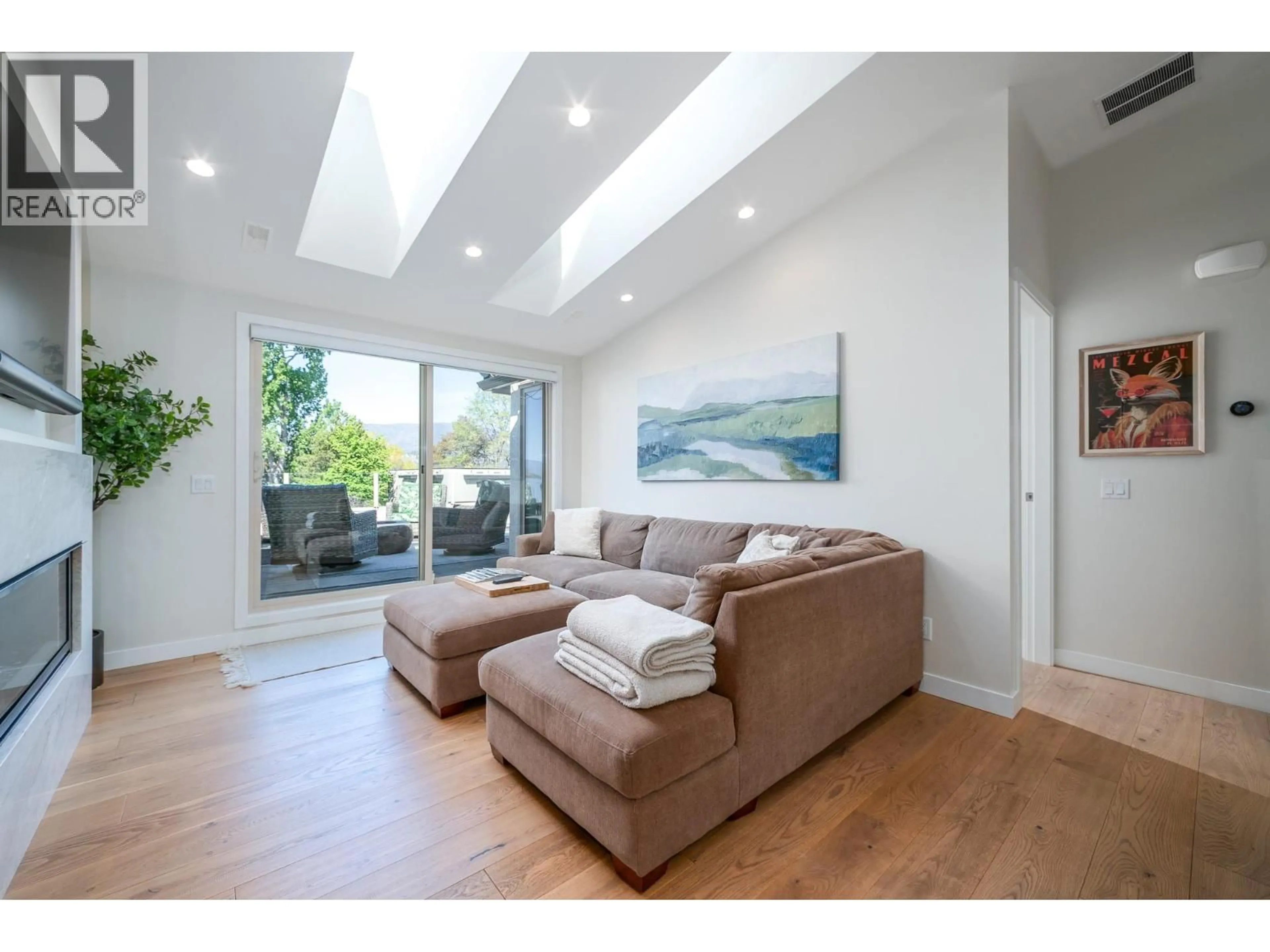 Living room with furniture, unknown for 309 - 2900 ABBOTT STREET, Kelowna British Columbia V1Y1G6