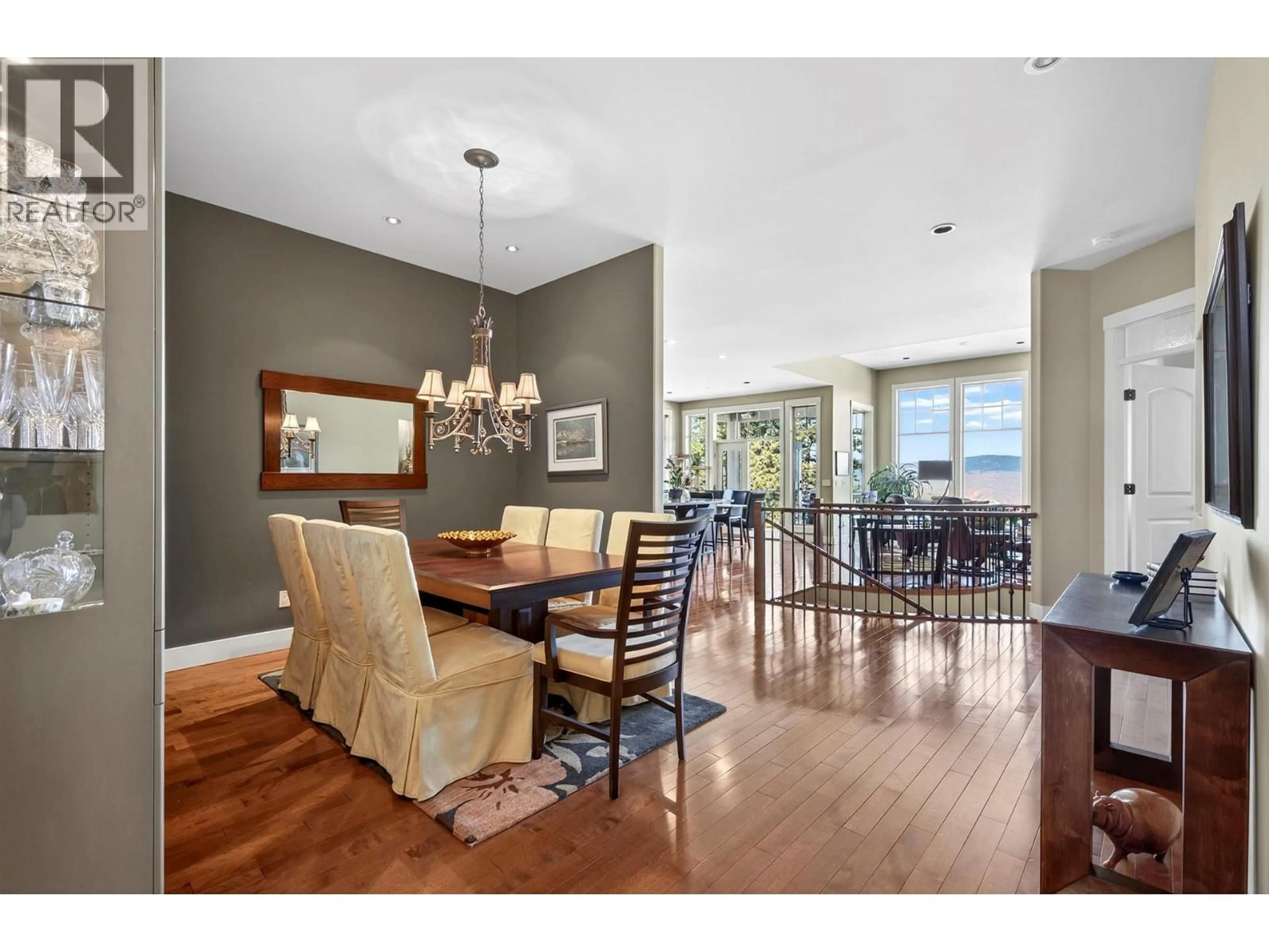 Dining room, wood/laminate floor for 424 AZURE PLACE, Kamloops British Columbia V2E2R2