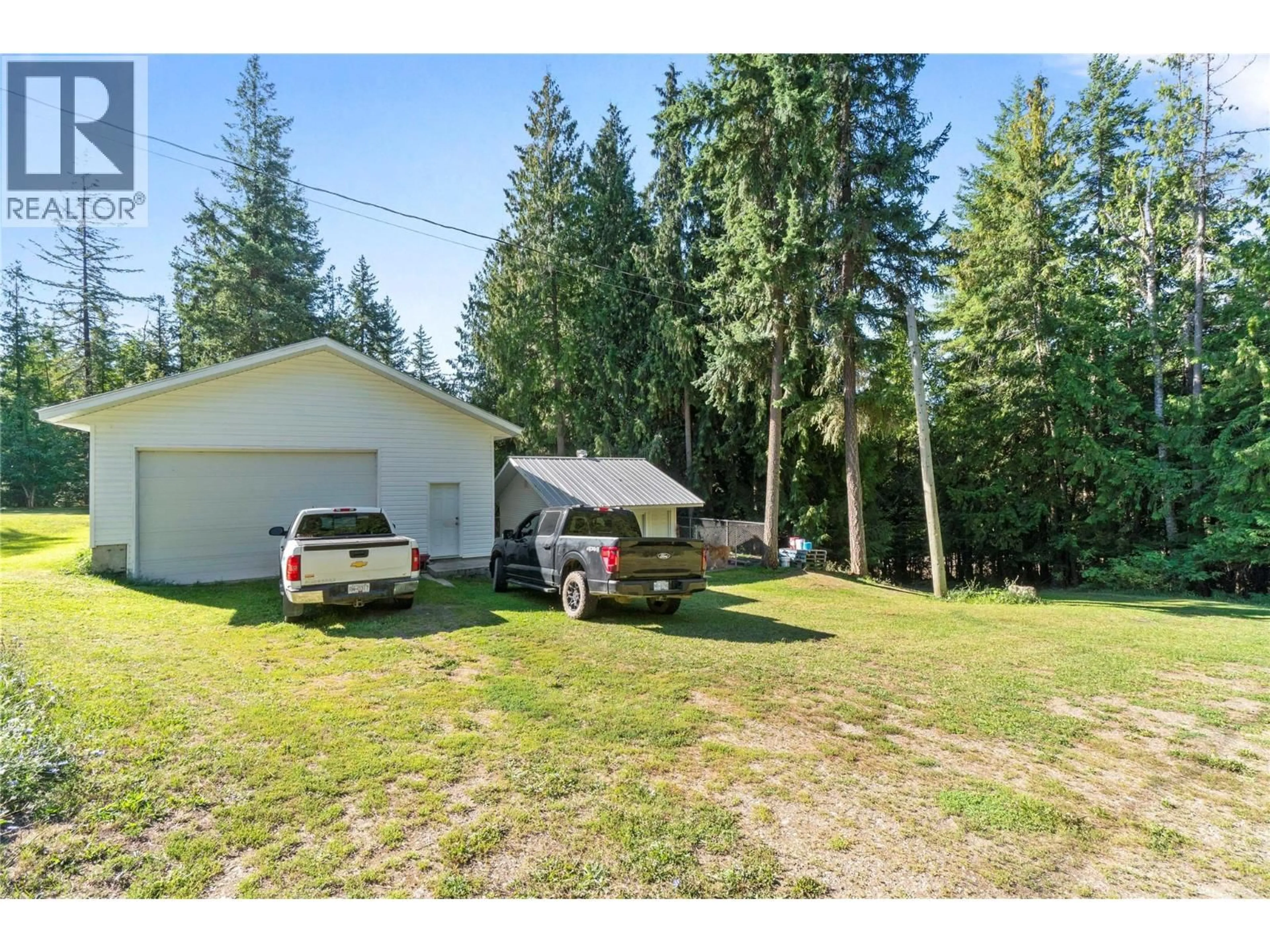 A pic from outside/outdoor area/front of a property/back of a property/a pic from drone, unknown for 6803 MAGNA BAY DRIVE, Magna Bay British Columbia V0E1M7