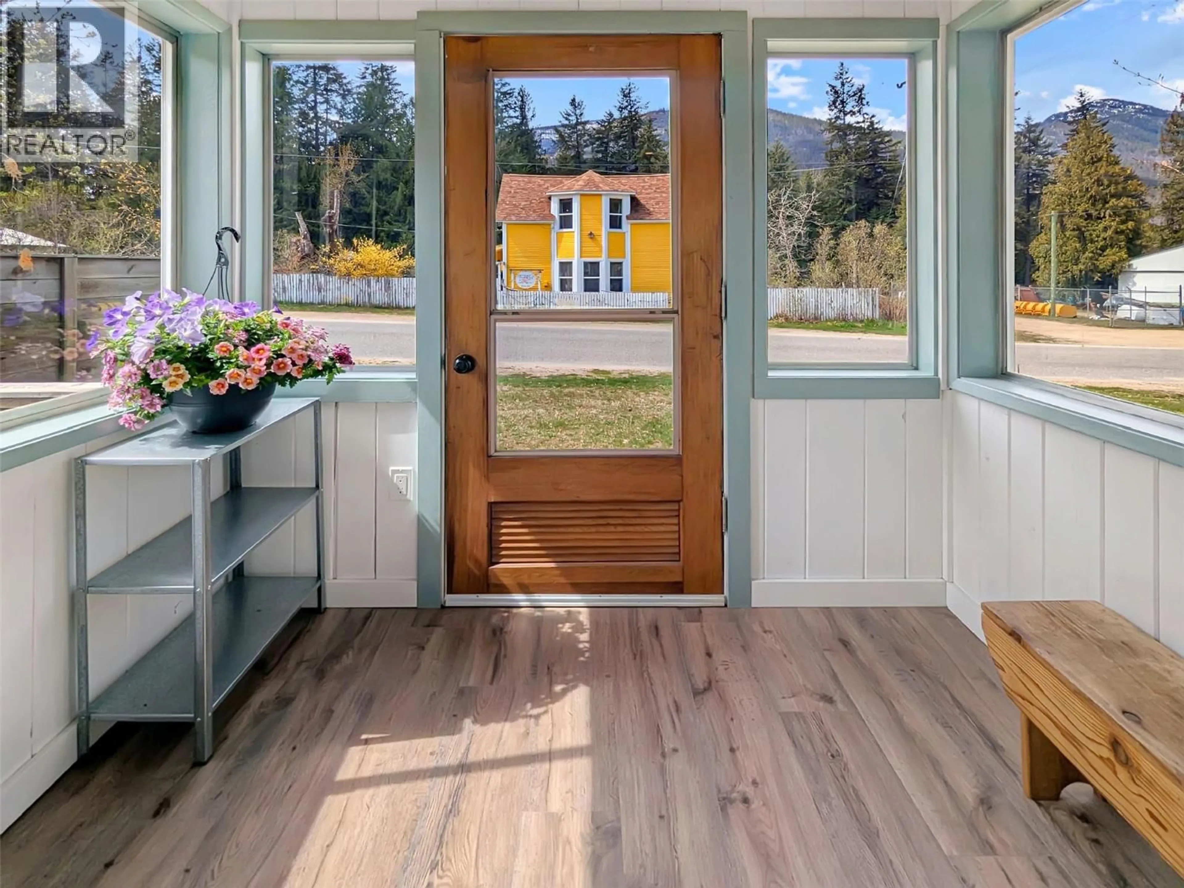 Indoor entryway for 602 SLOCAN STREET, Slocan British Columbia V0G2C0