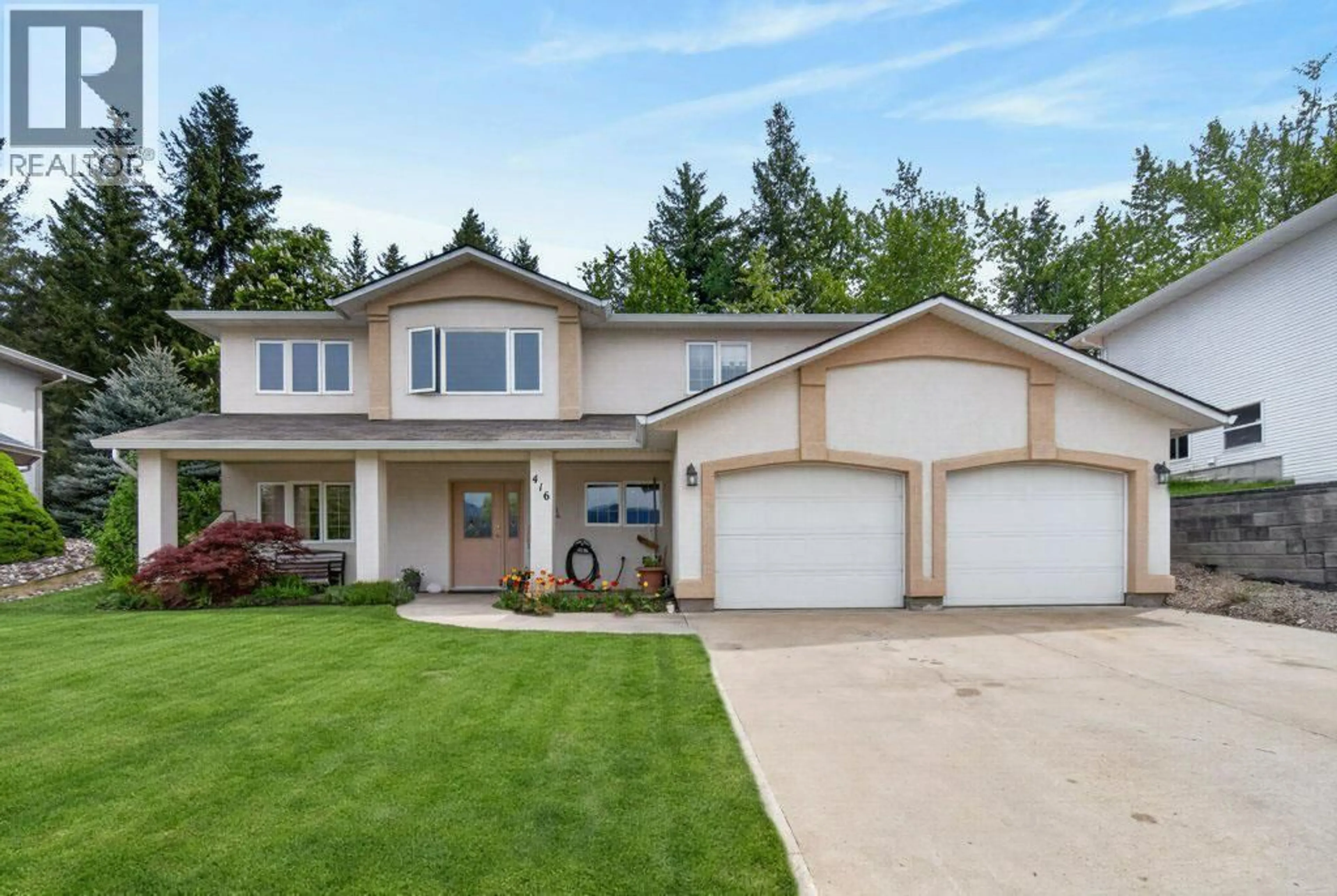 Home with vinyl exterior material, street for 416 27 STREET SOUTHEAST, Salmon Arm British Columbia V1E1K7