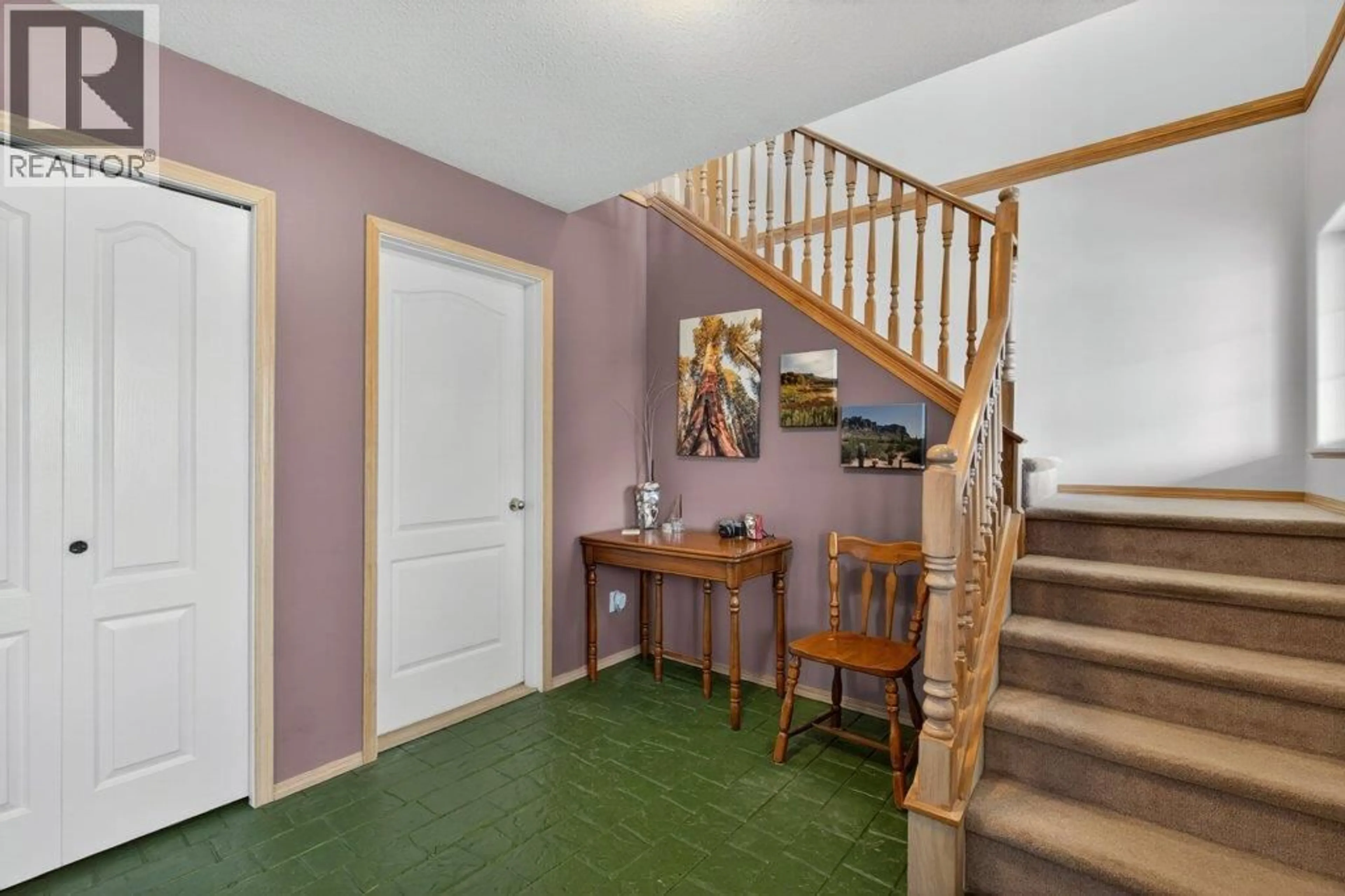 Indoor entryway for 416 27 STREET SOUTHEAST, Salmon Arm British Columbia V1E1K7